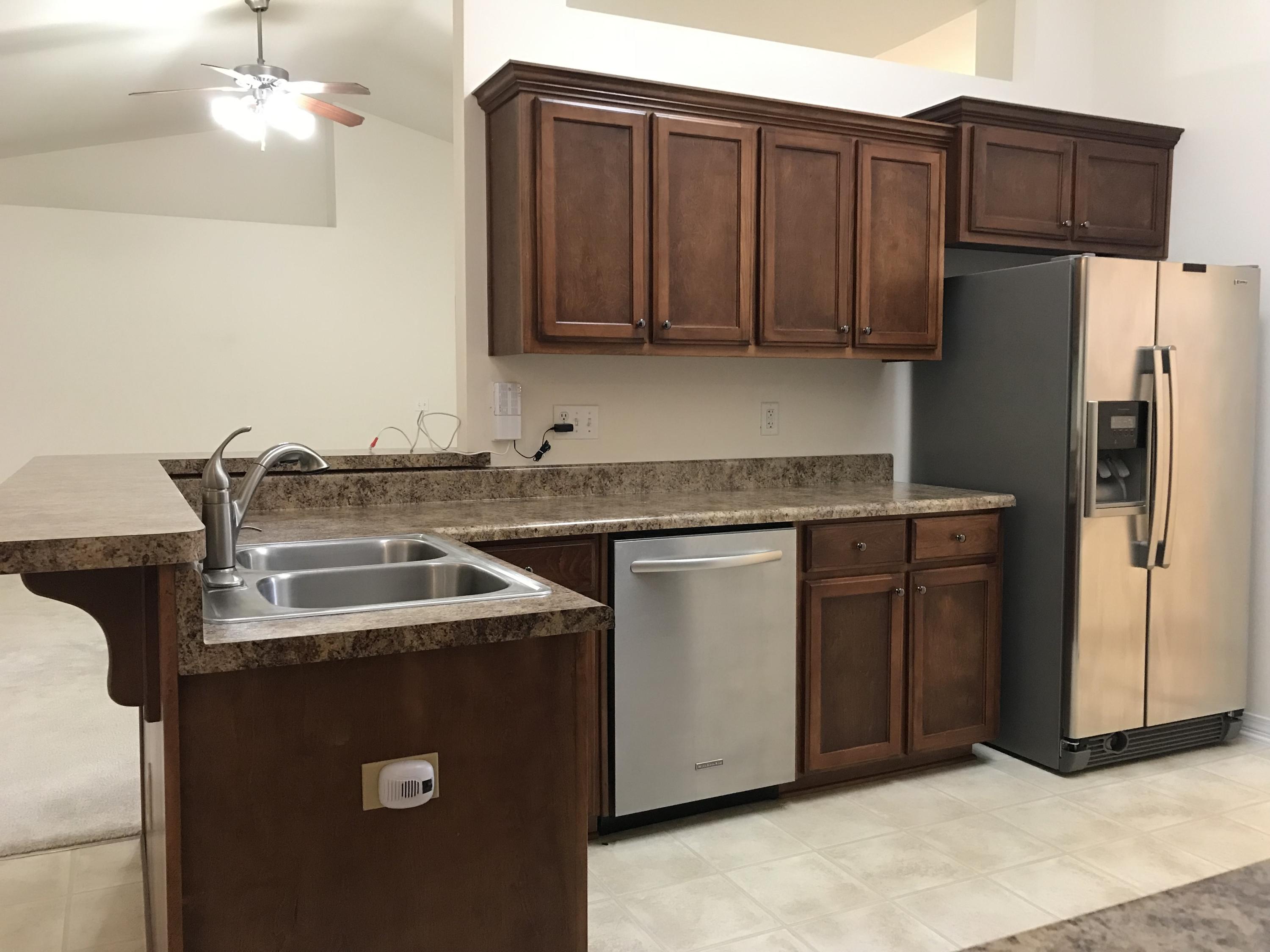 CREETWOOD VILLAGE - Residential Lease