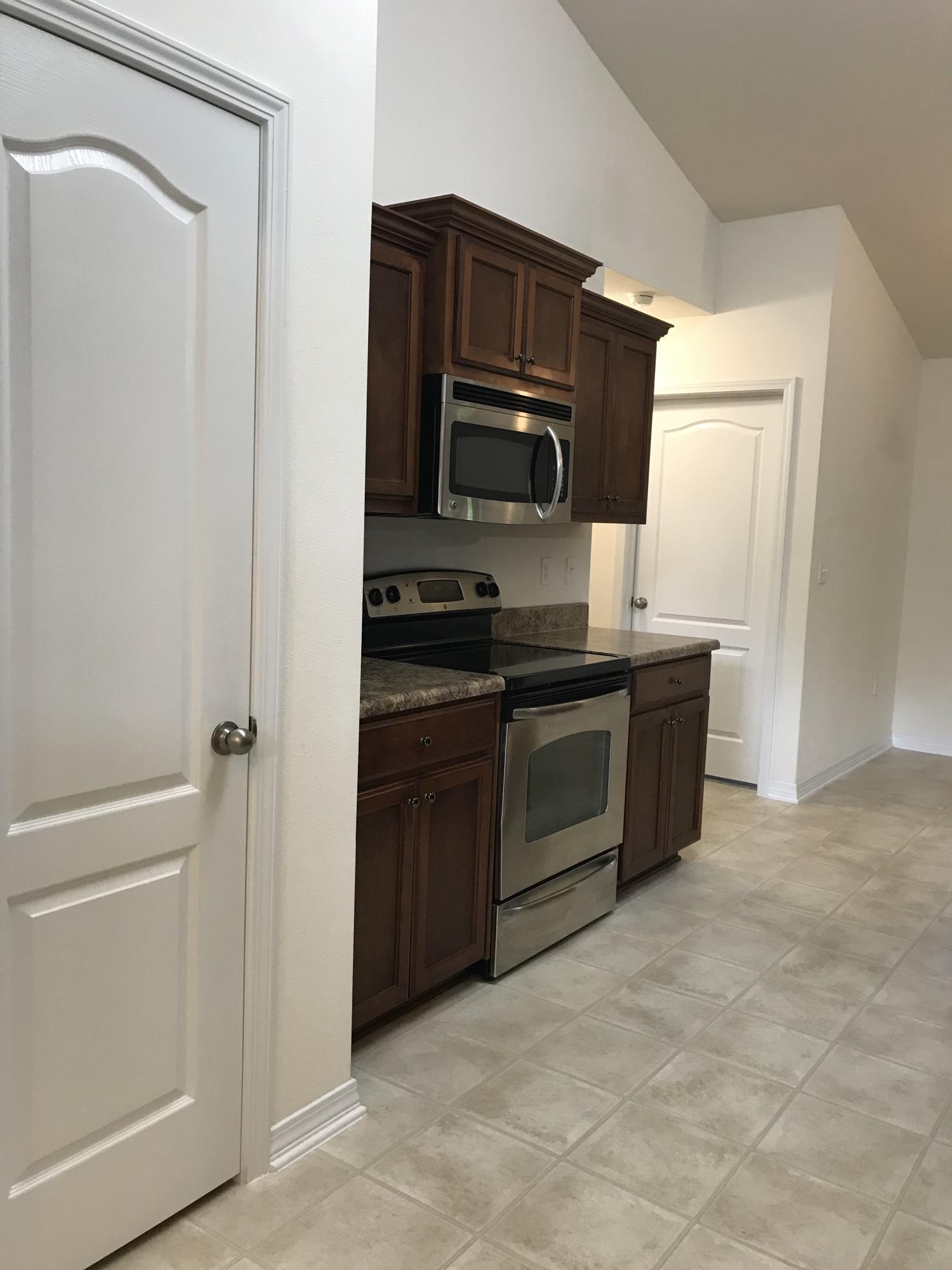 CREETWOOD VILLAGE - Residential Lease