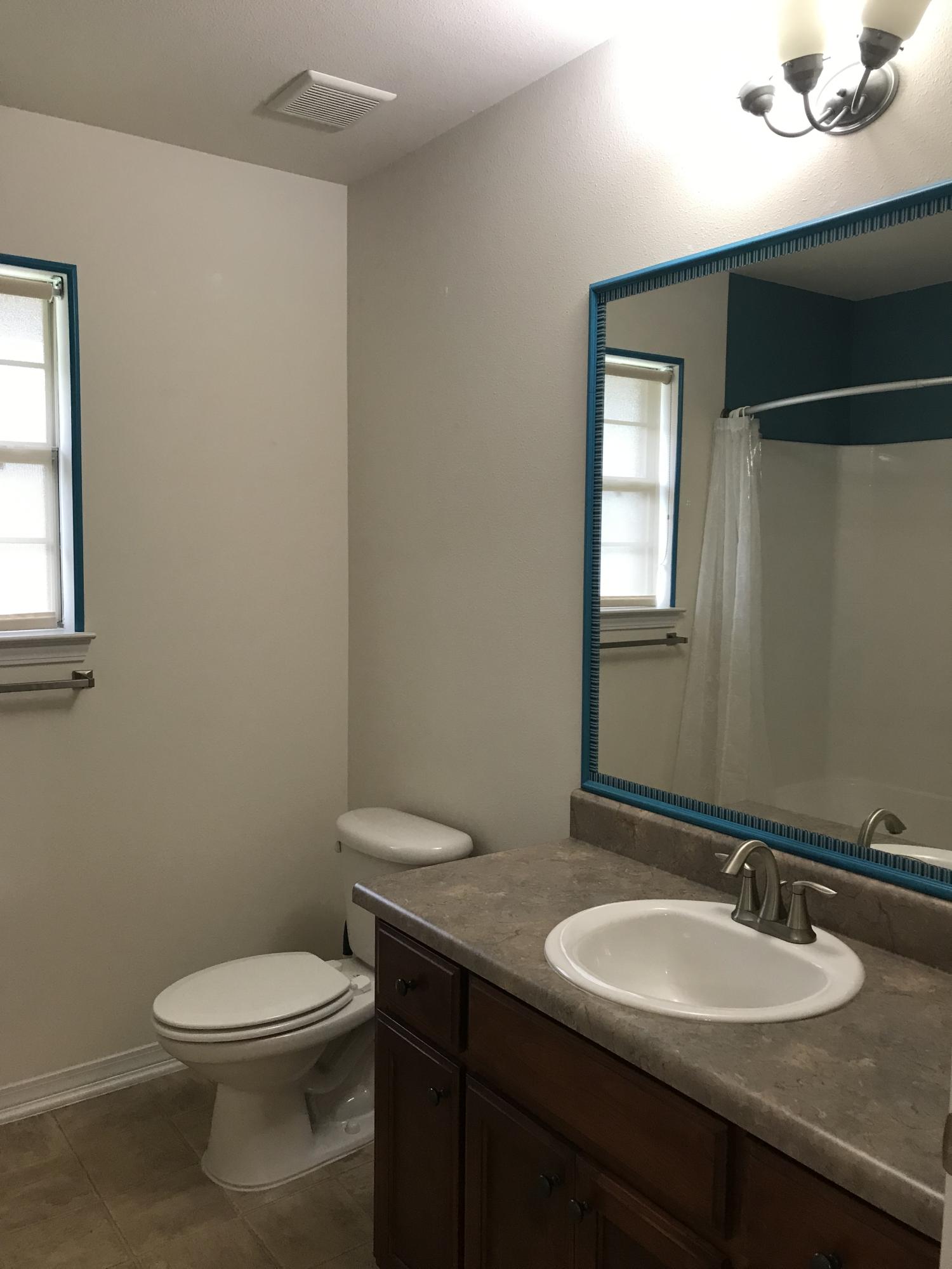 CREETWOOD VILLAGE - Residential Lease