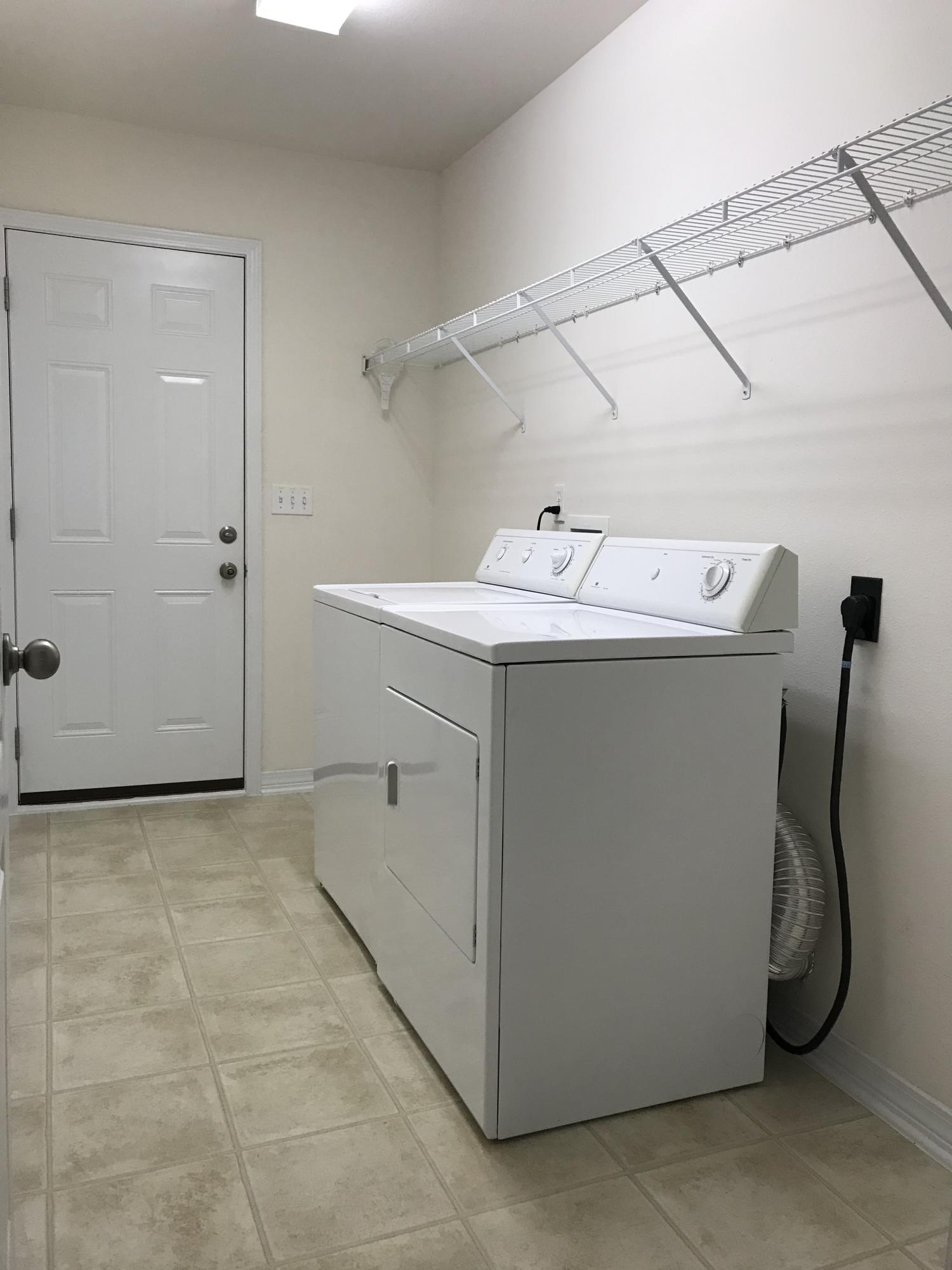 CREETWOOD VILLAGE - Residential Lease