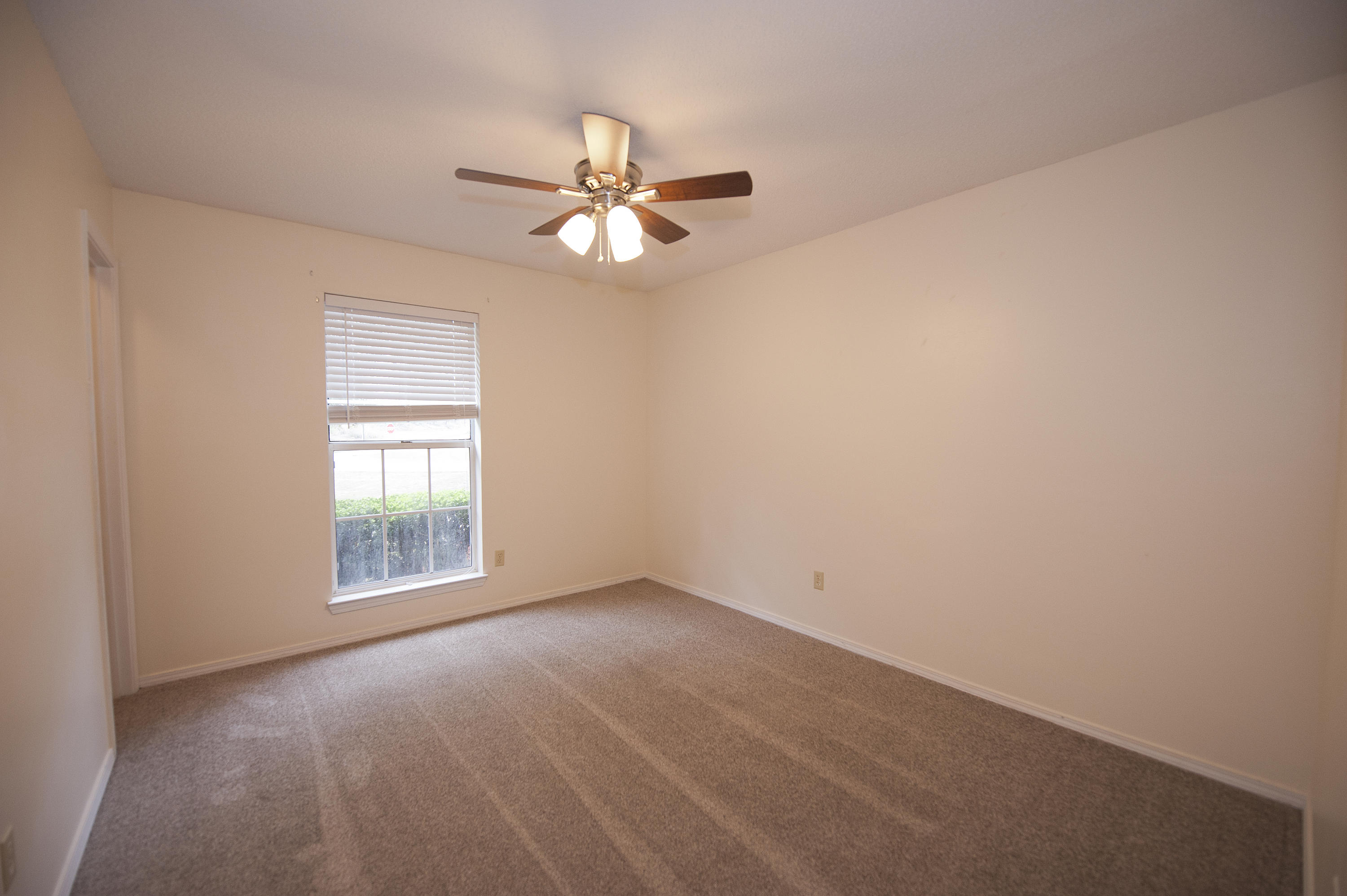 COLLEGE OAKS - Residential