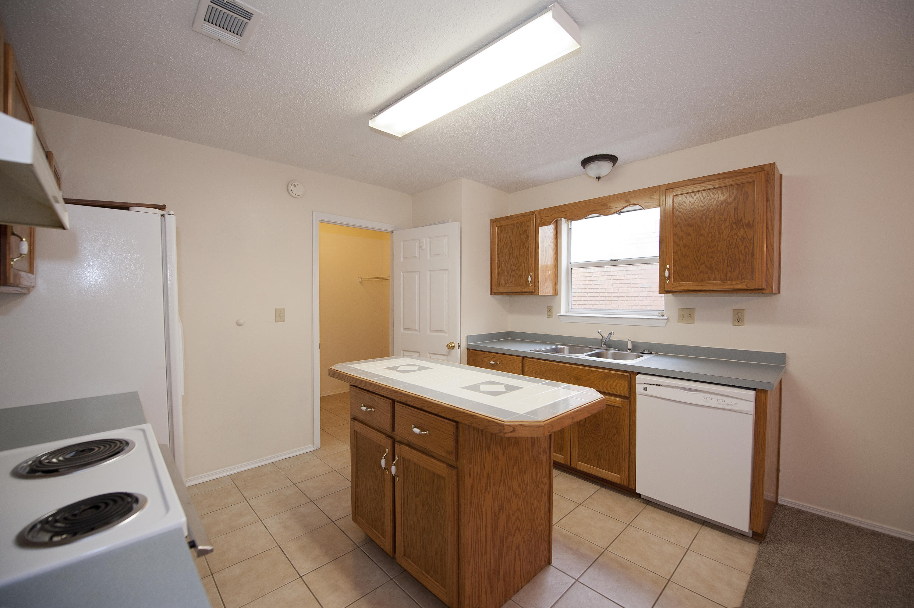 COLLEGE OAKS - Residential