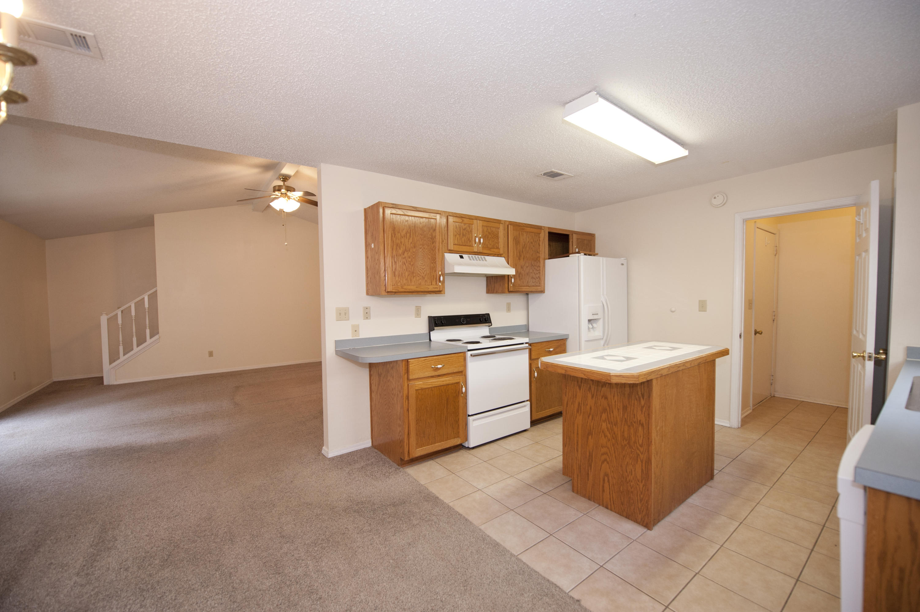 COLLEGE OAKS - Residential