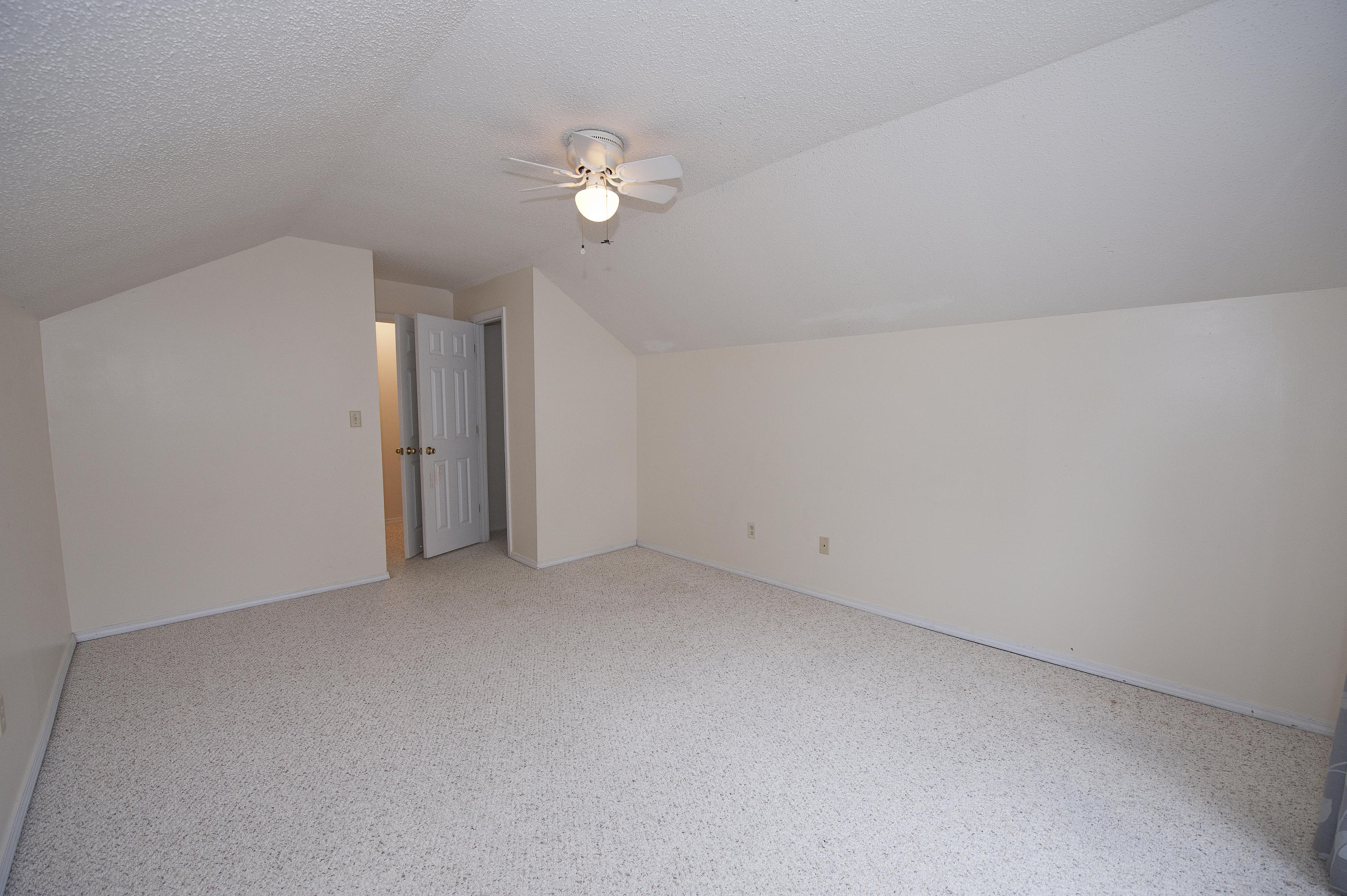 COLLEGE OAKS - Residential