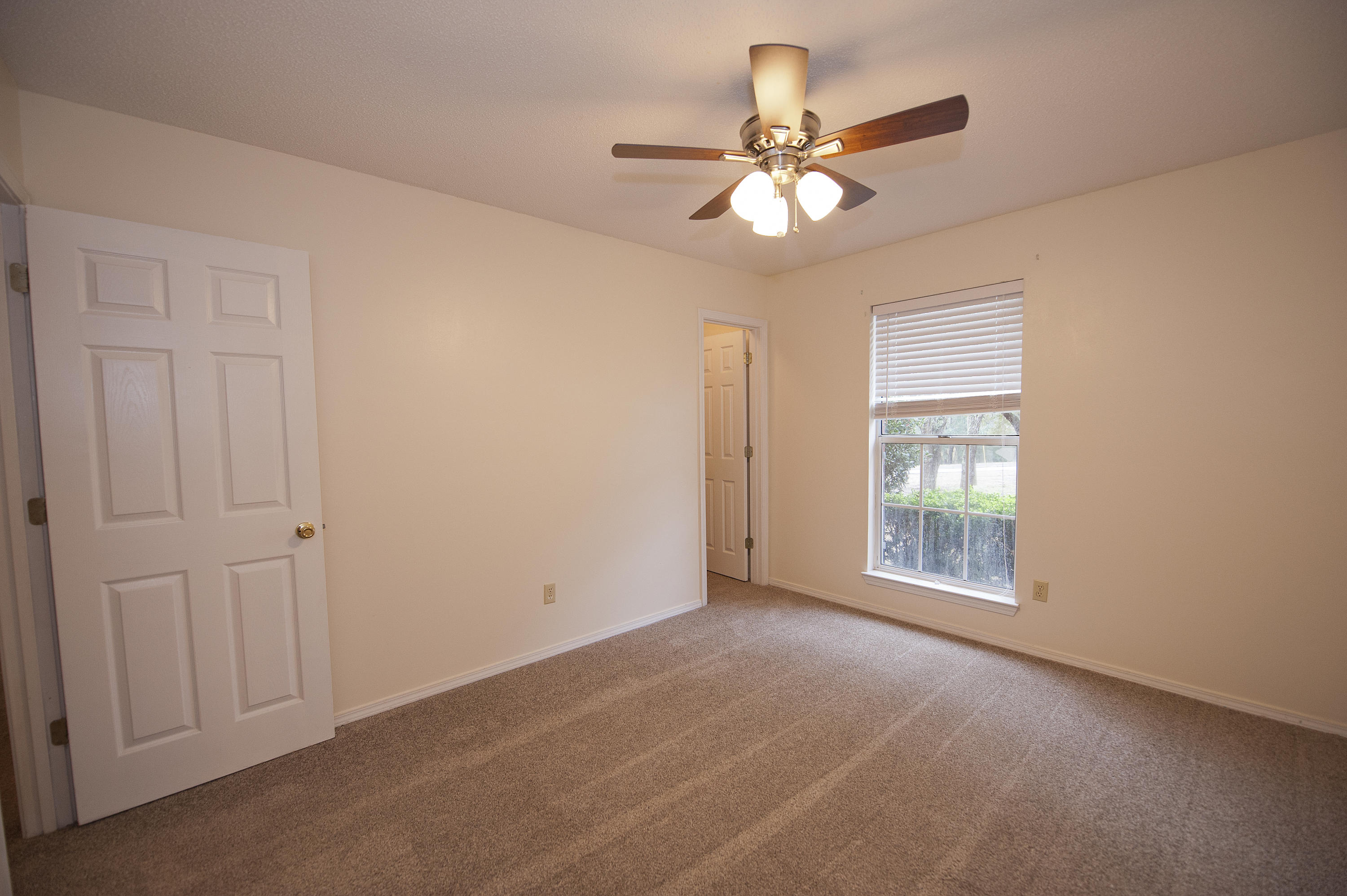 COLLEGE OAKS - Residential