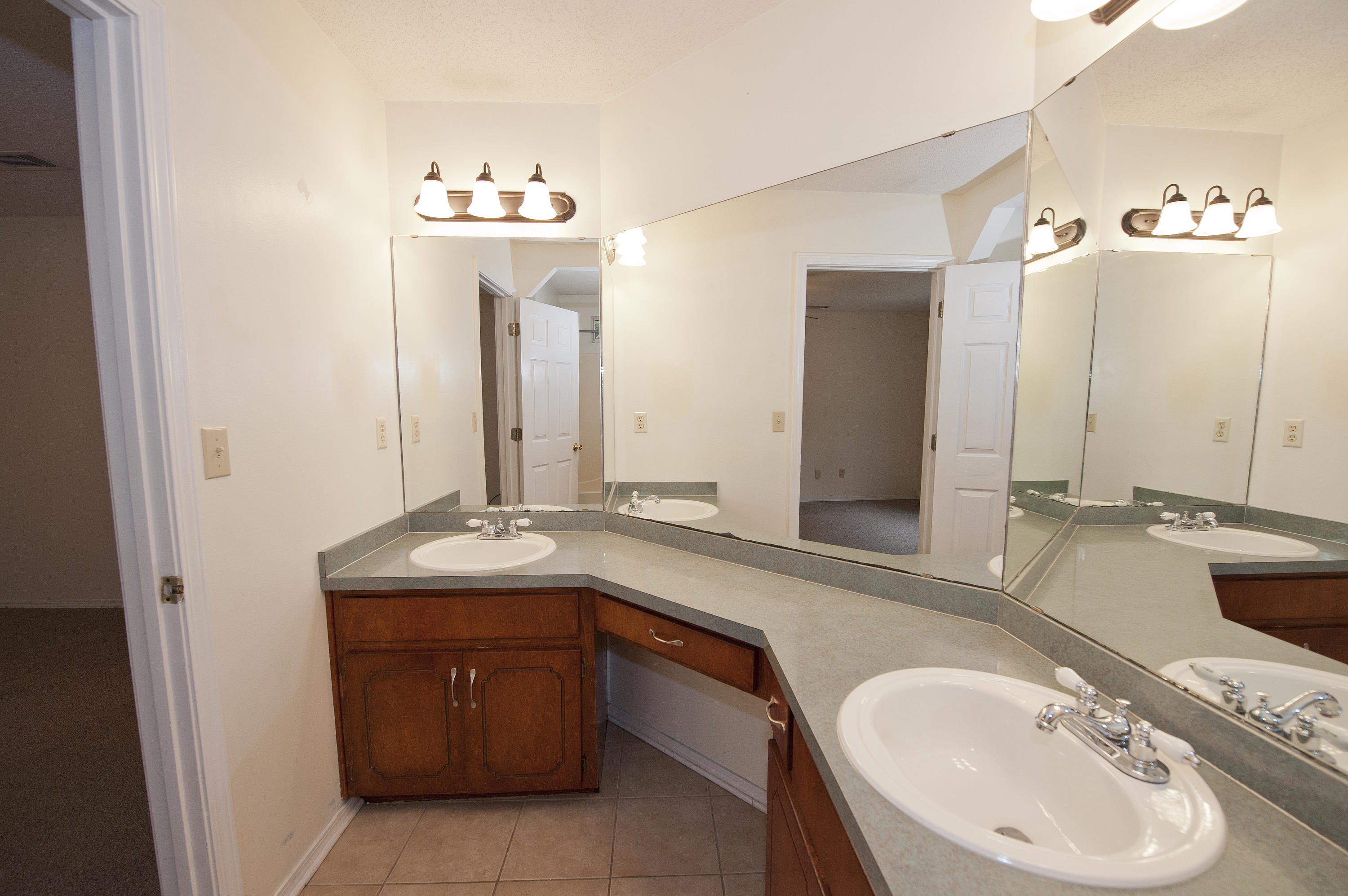 COLLEGE OAKS - Residential