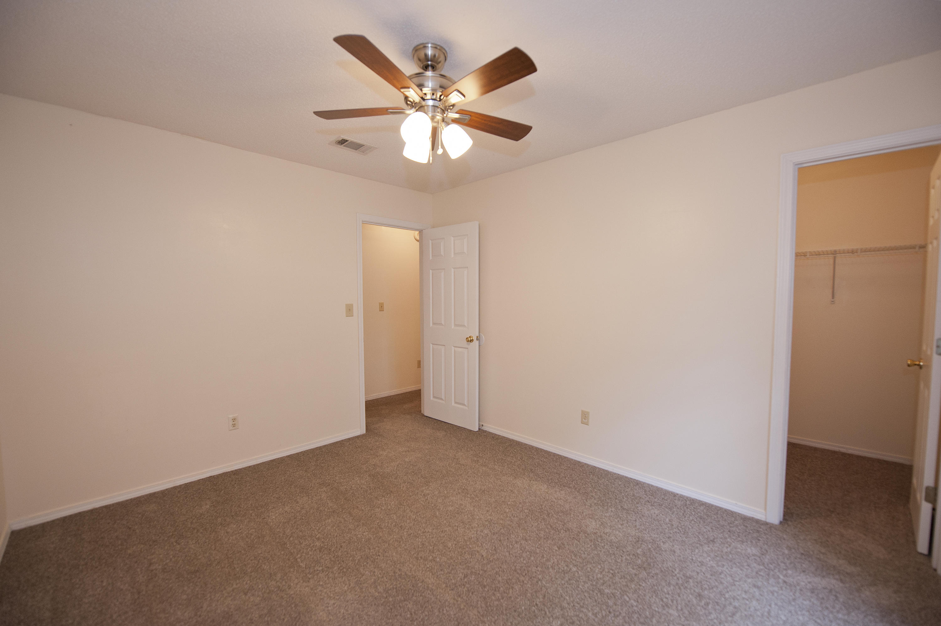 COLLEGE OAKS - Residential