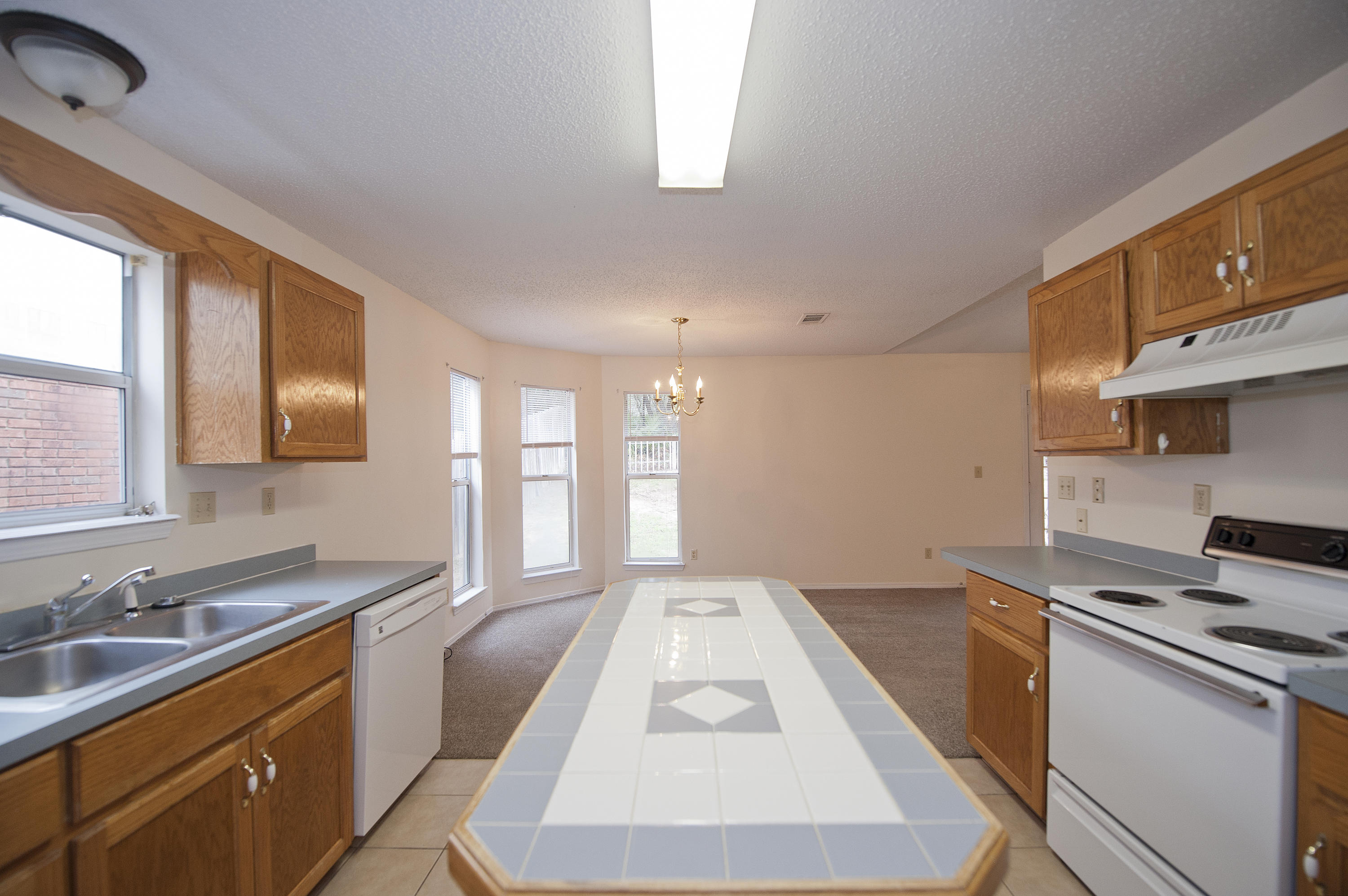 COLLEGE OAKS - Residential