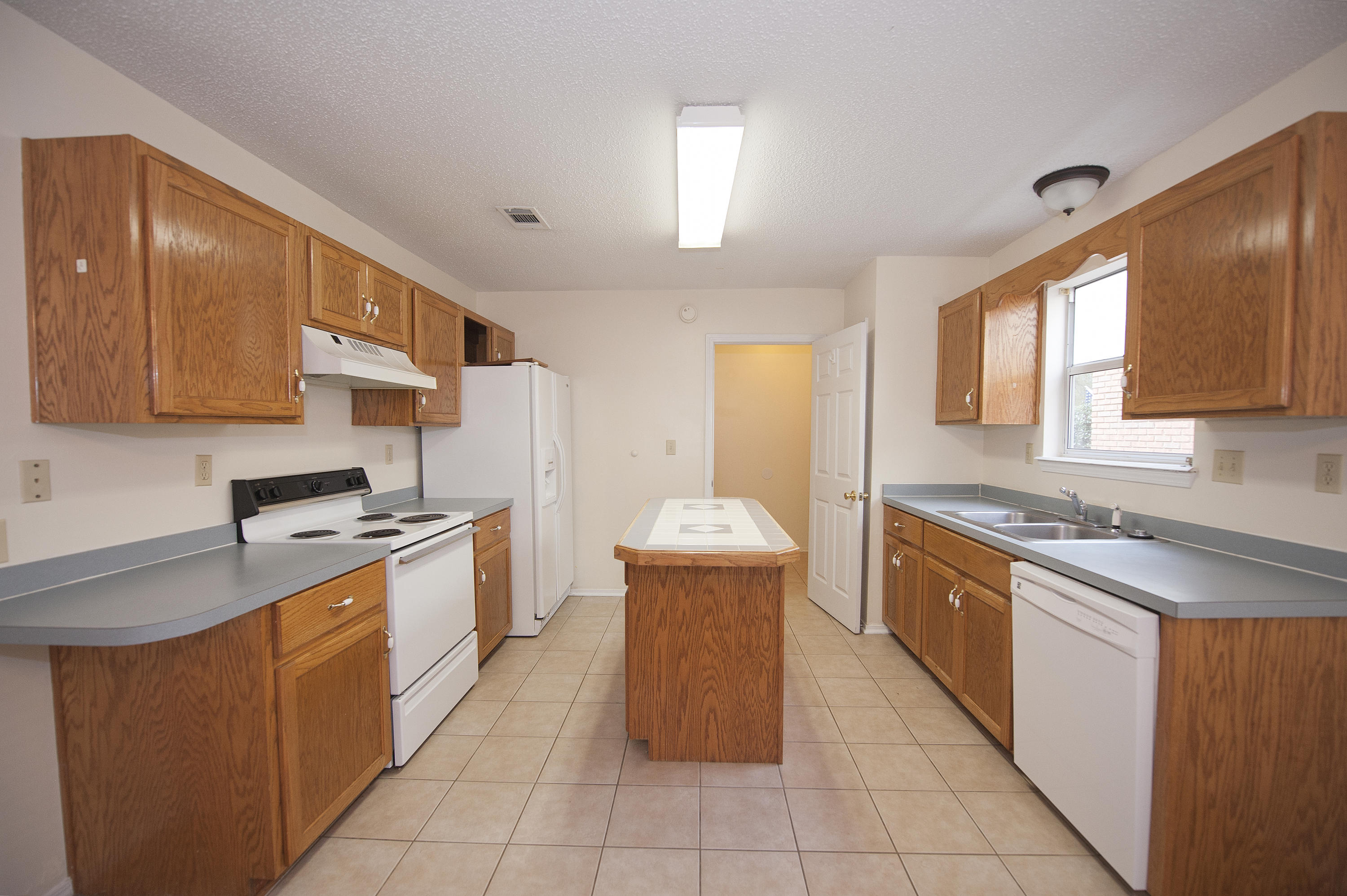 COLLEGE OAKS - Residential