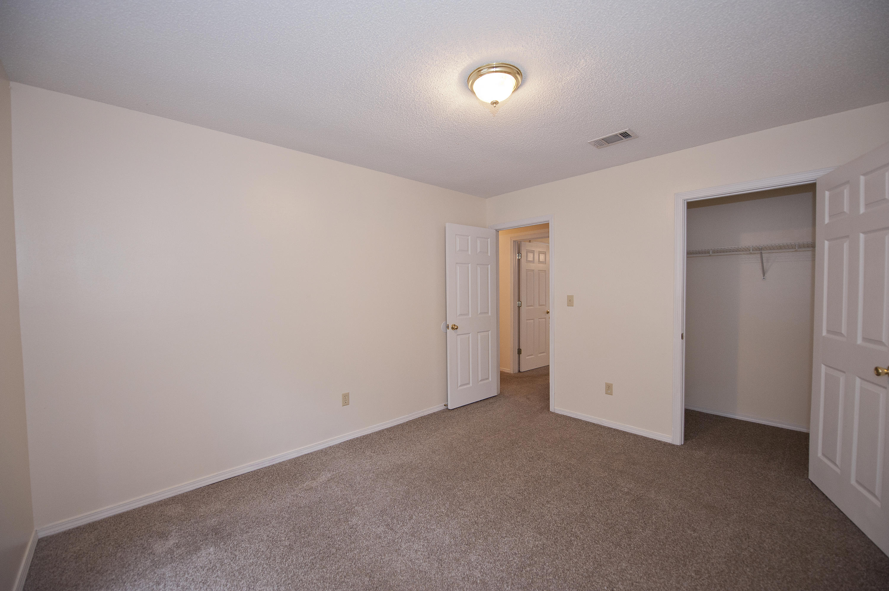 COLLEGE OAKS - Residential