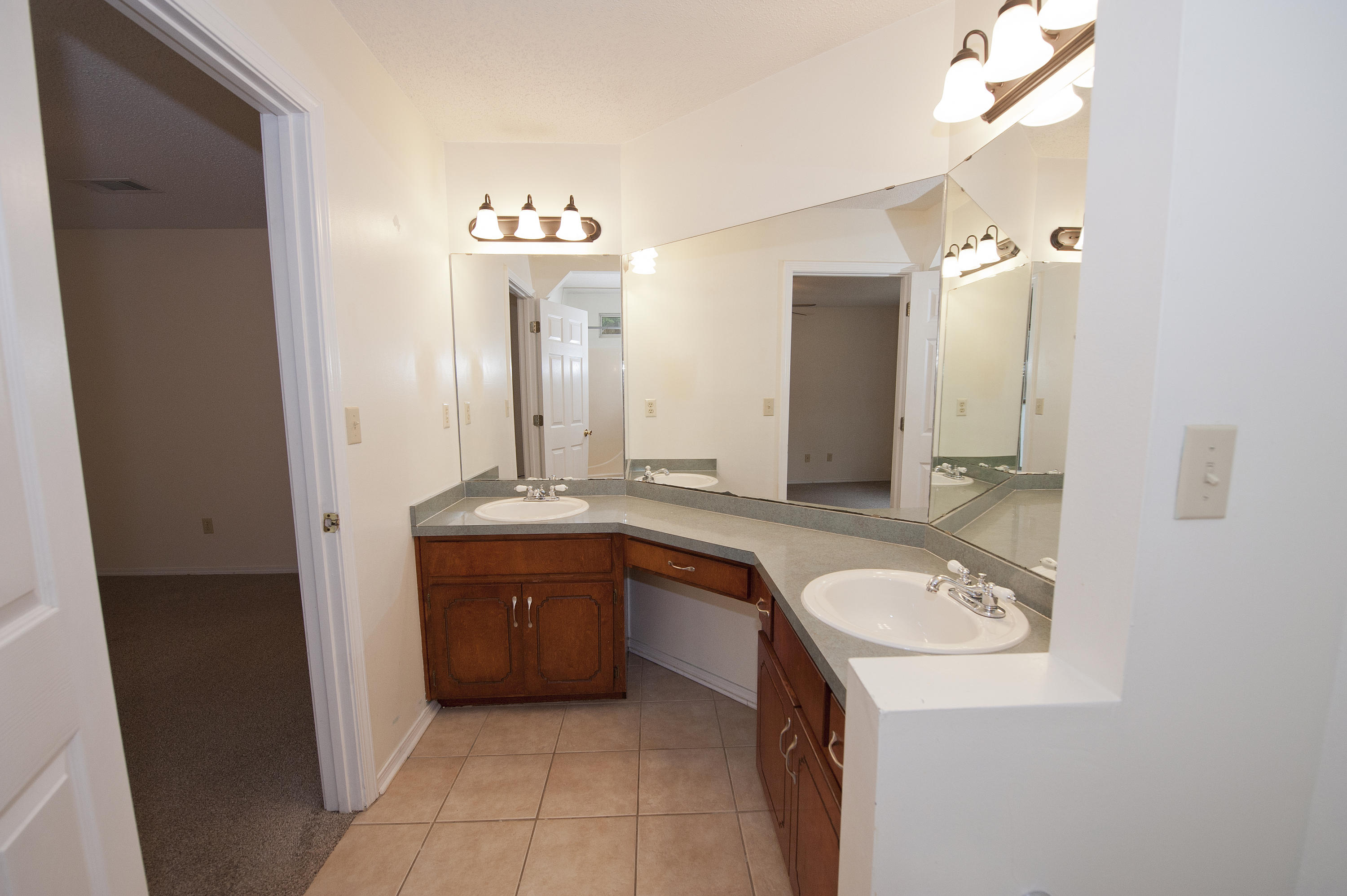 COLLEGE OAKS - Residential