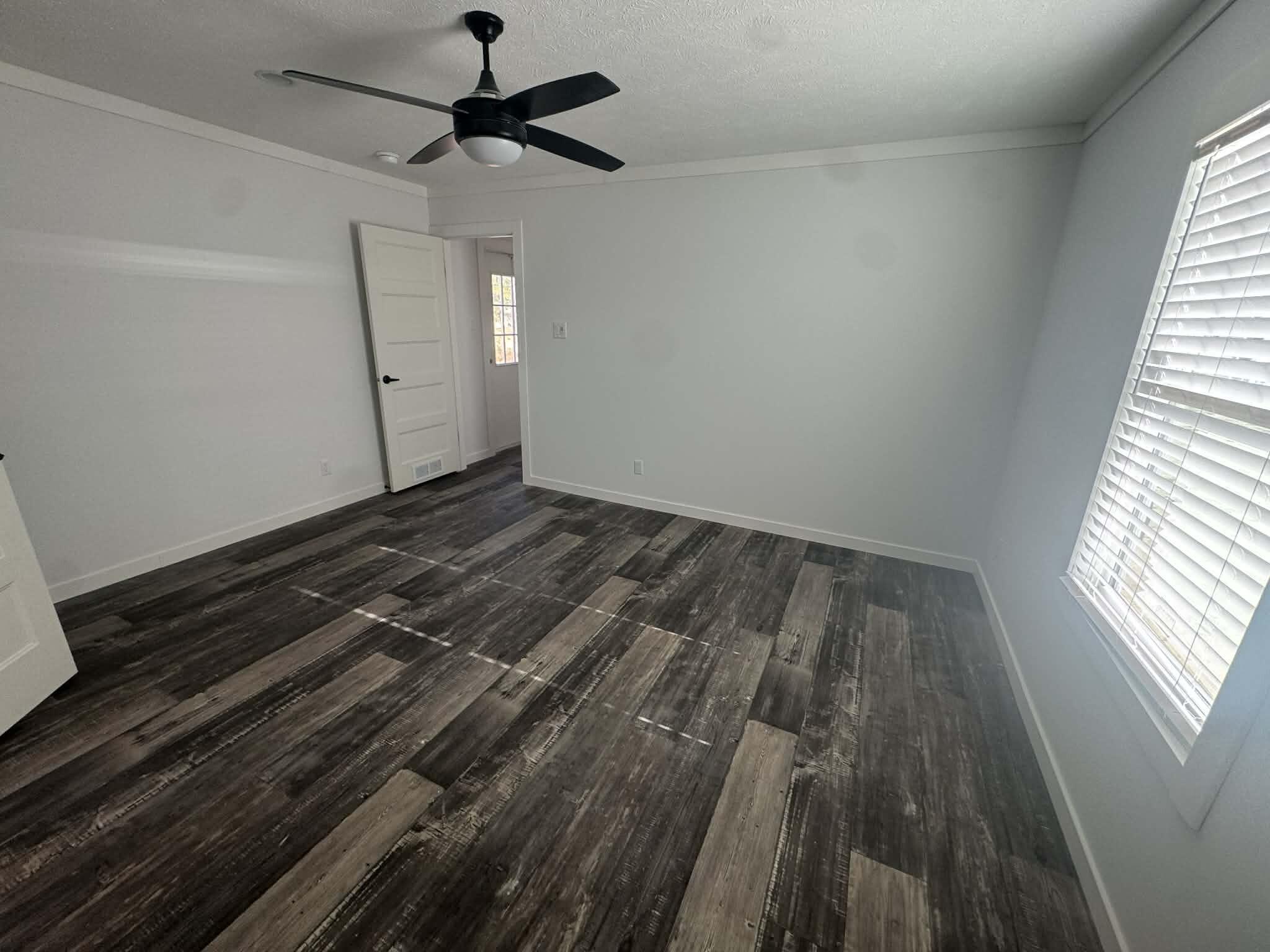 OAKWOOD LAKES ESTATES - Residential Lease