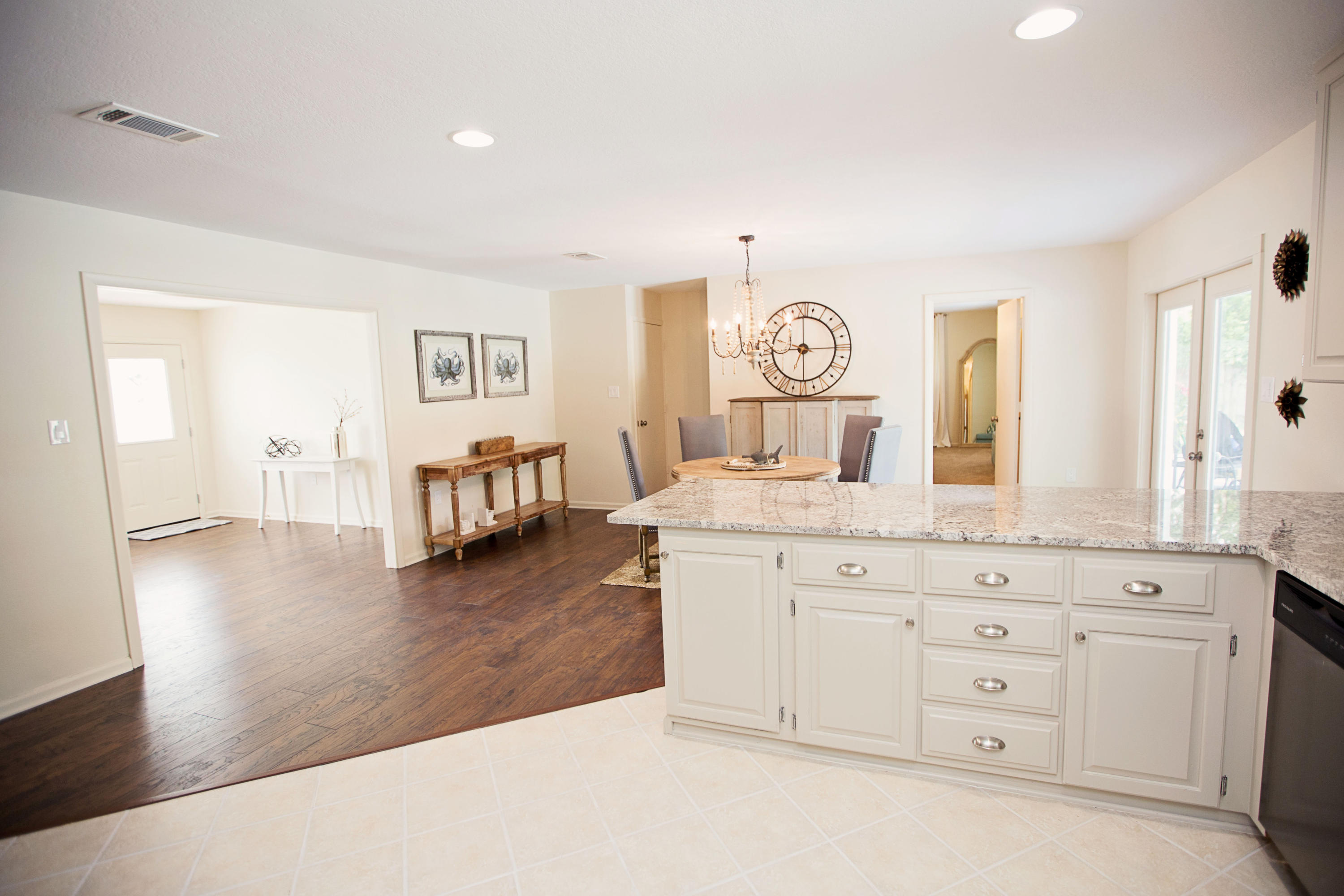 COMMODORE PLACE - Residential