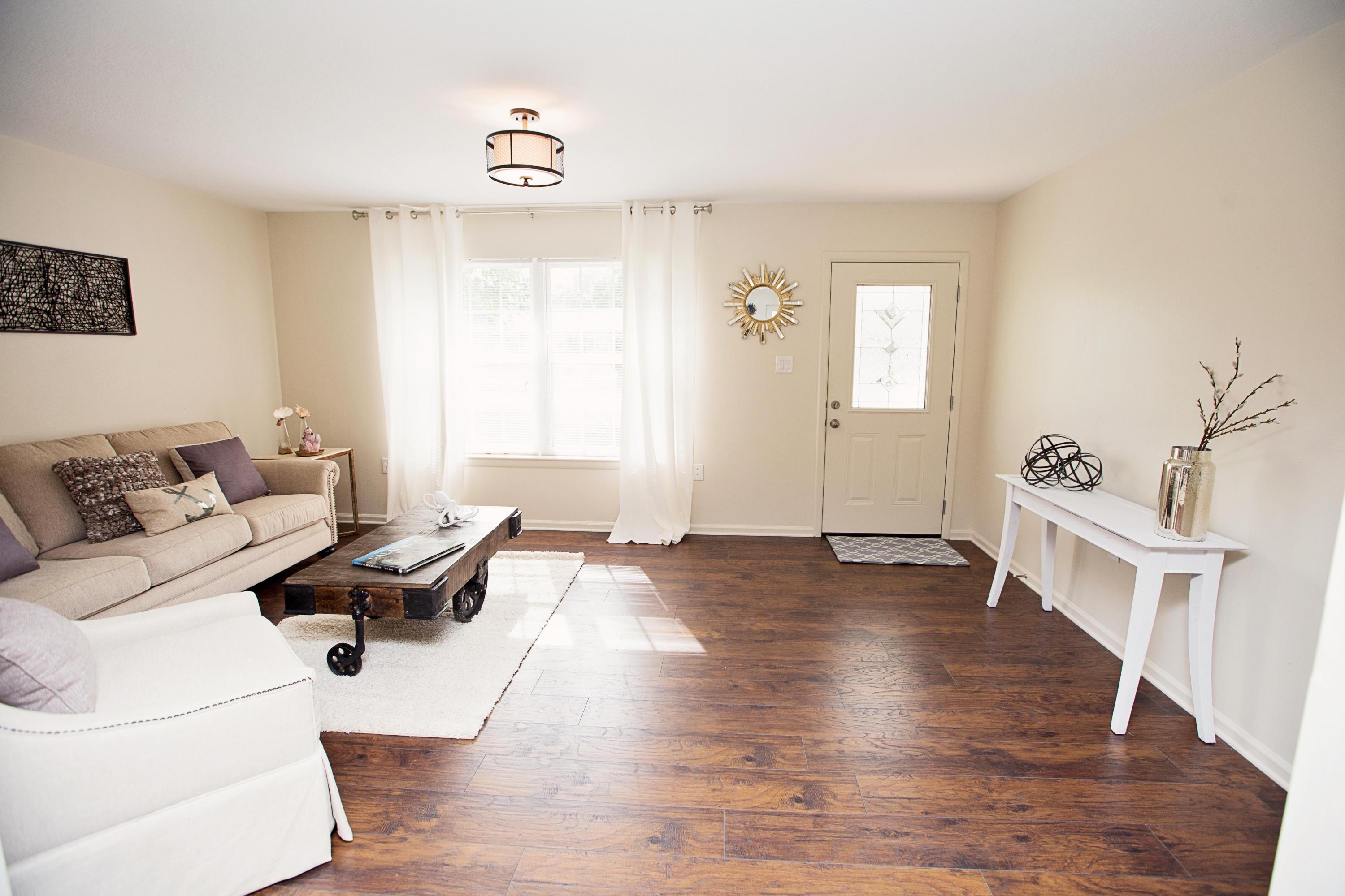 COMMODORE PLACE - Residential