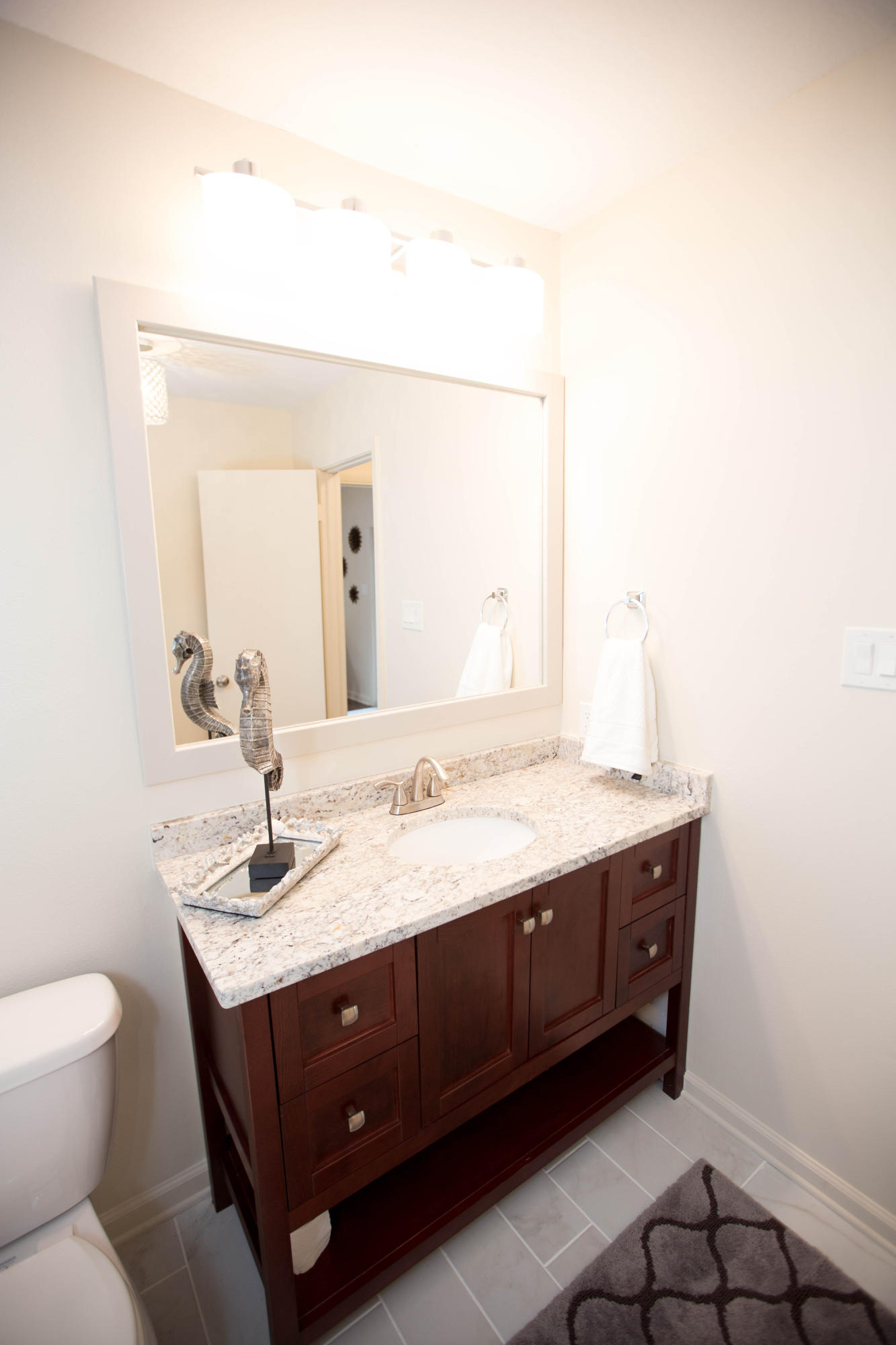 COMMODORE PLACE - Residential