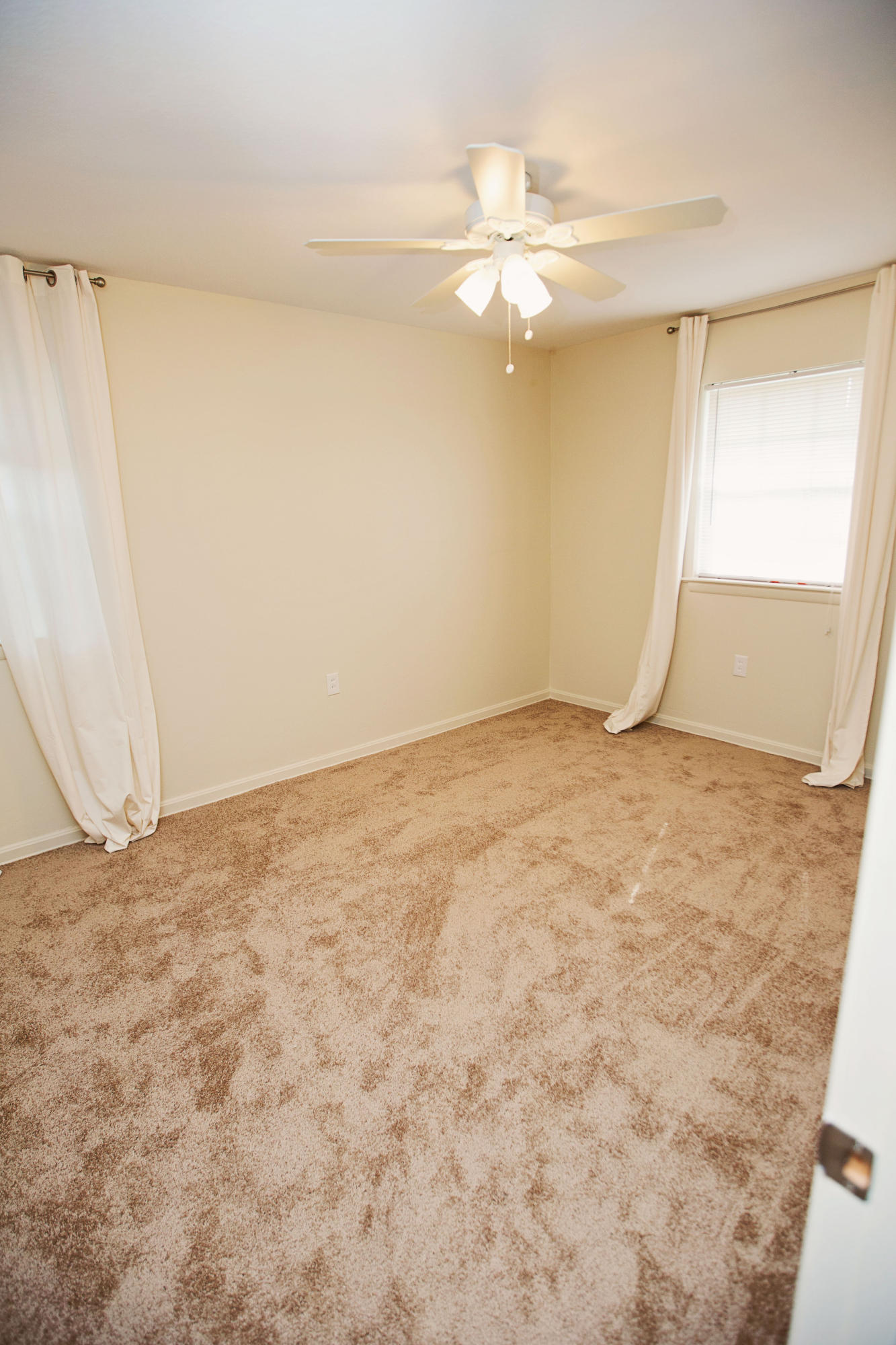 COMMODORE PLACE - Residential