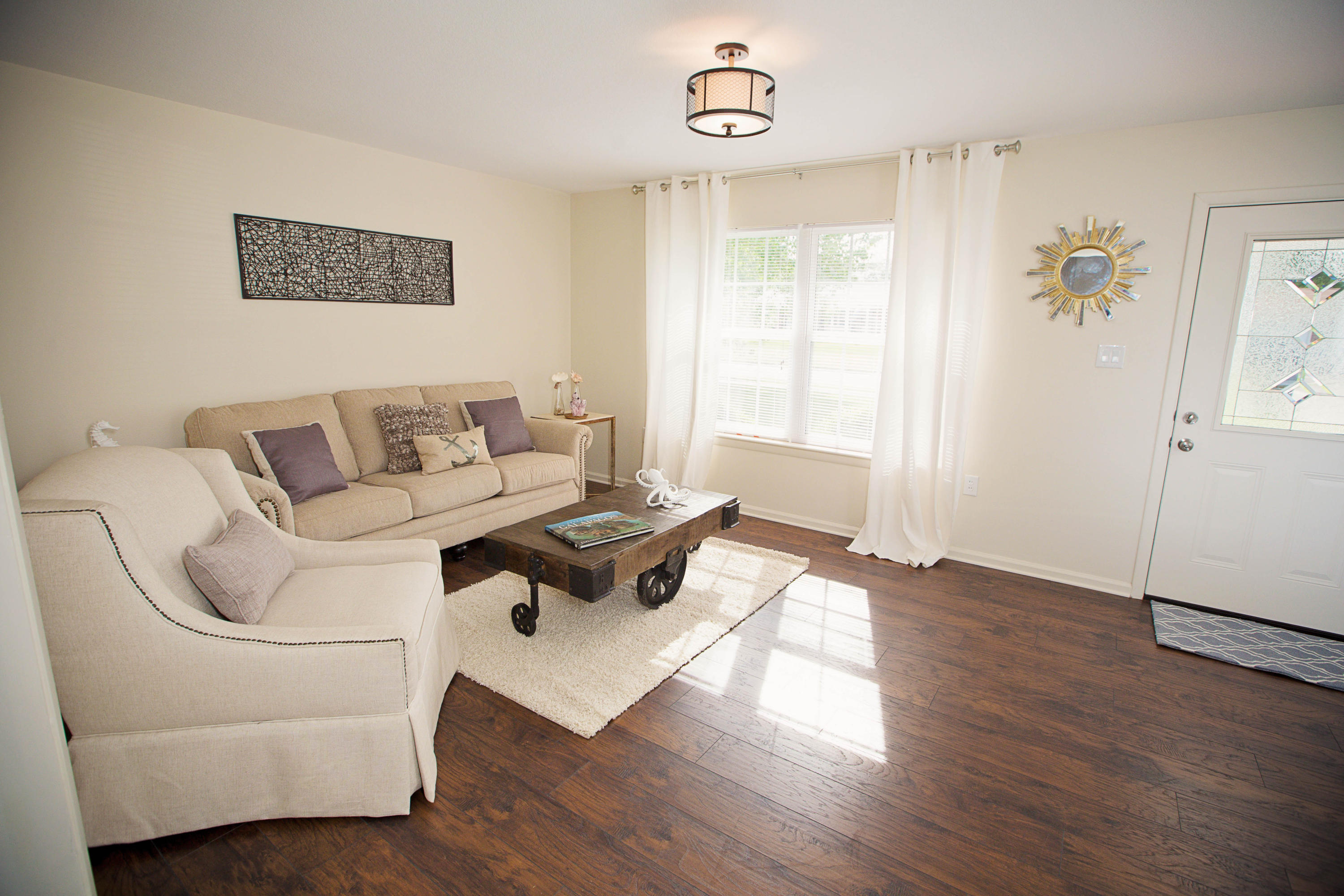 COMMODORE PLACE - Residential