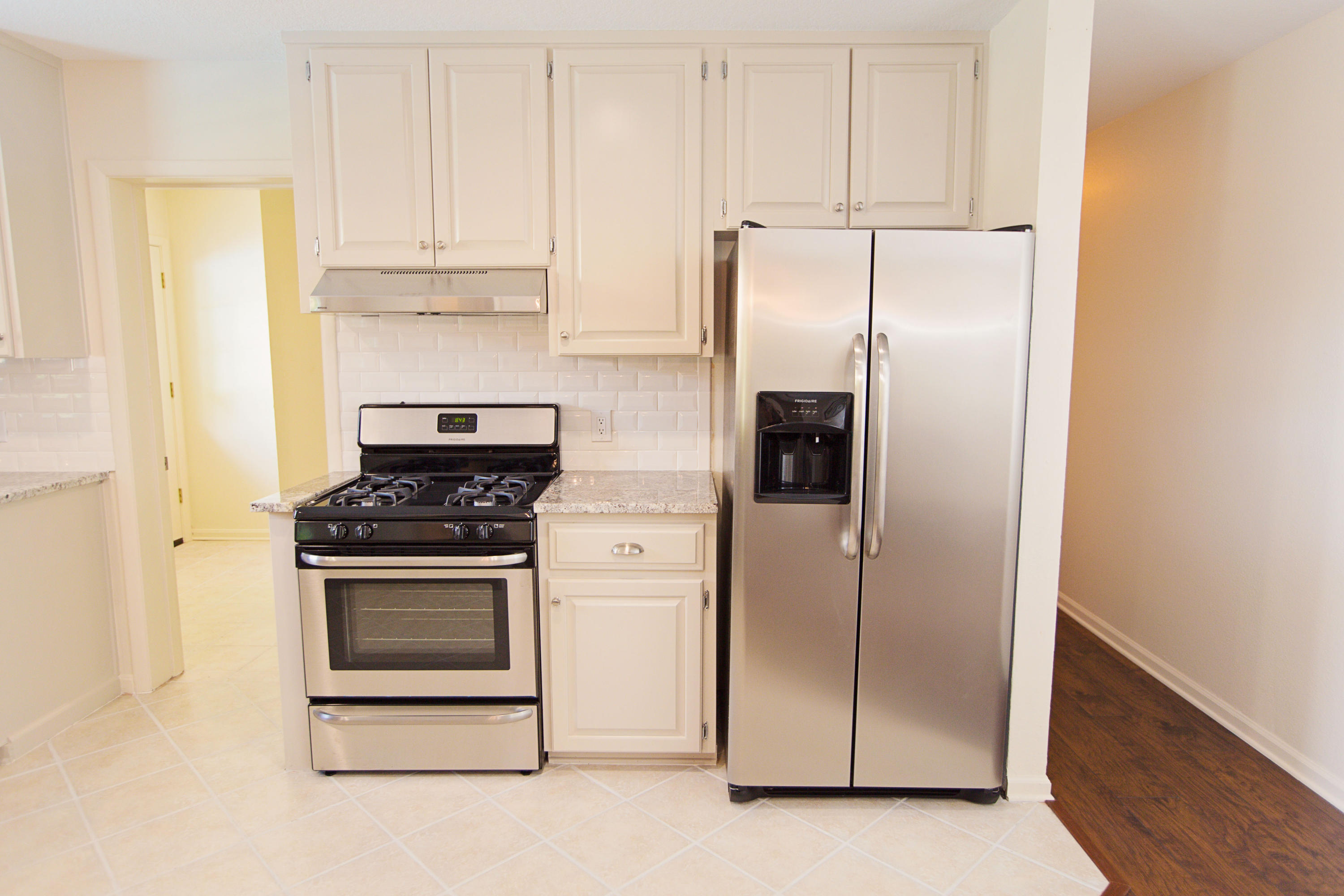 COMMODORE PLACE - Residential