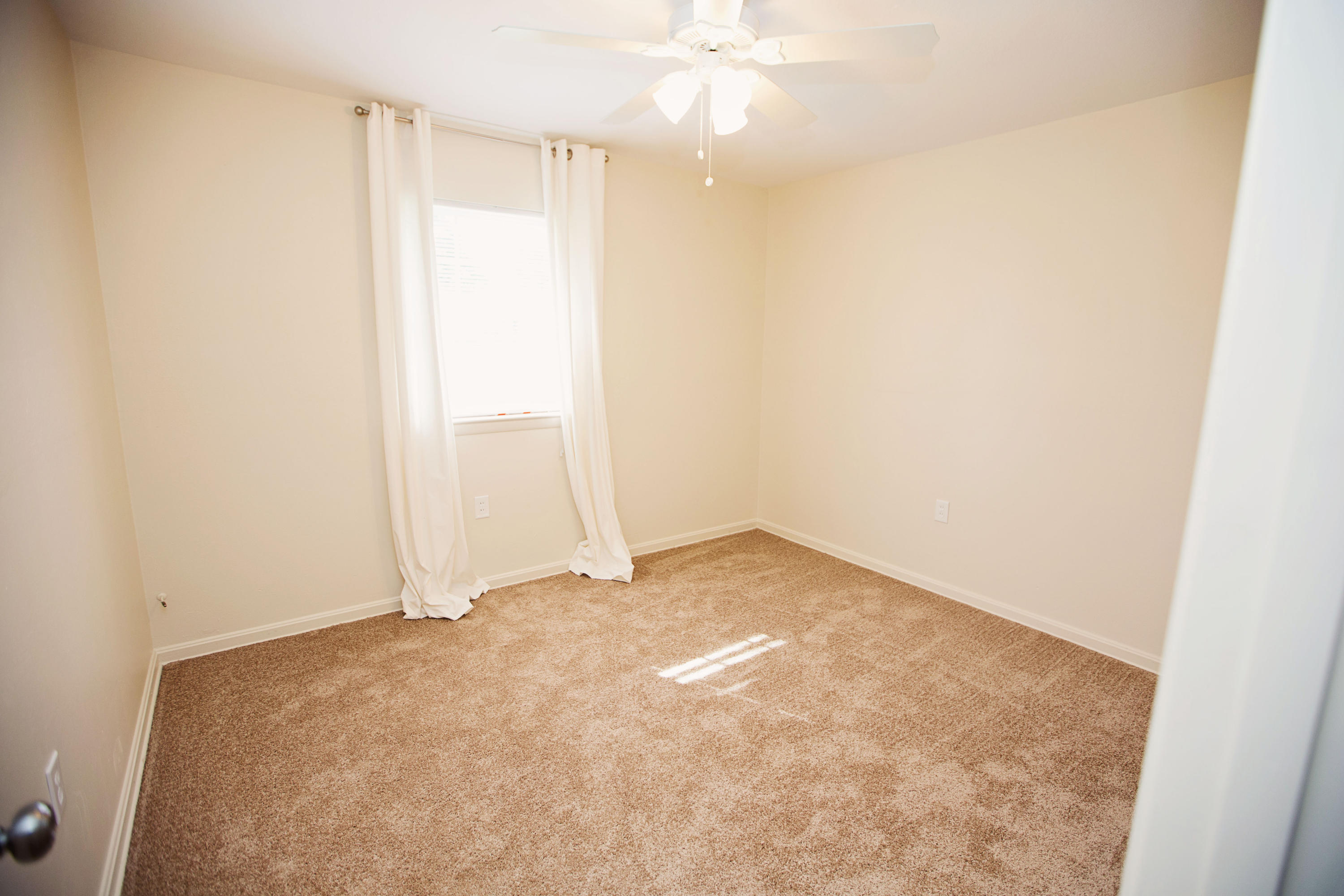 COMMODORE PLACE - Residential