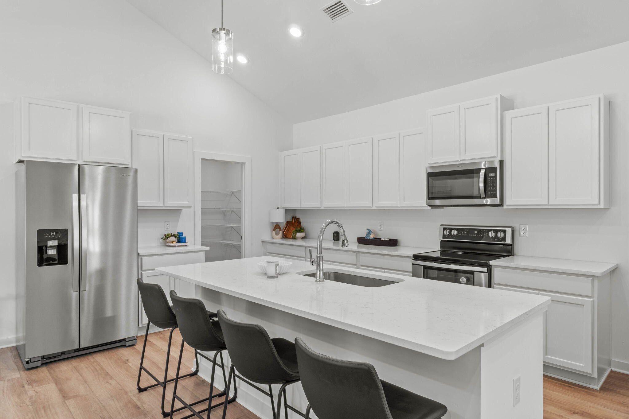 OWL'S HEAD - Residential Lease