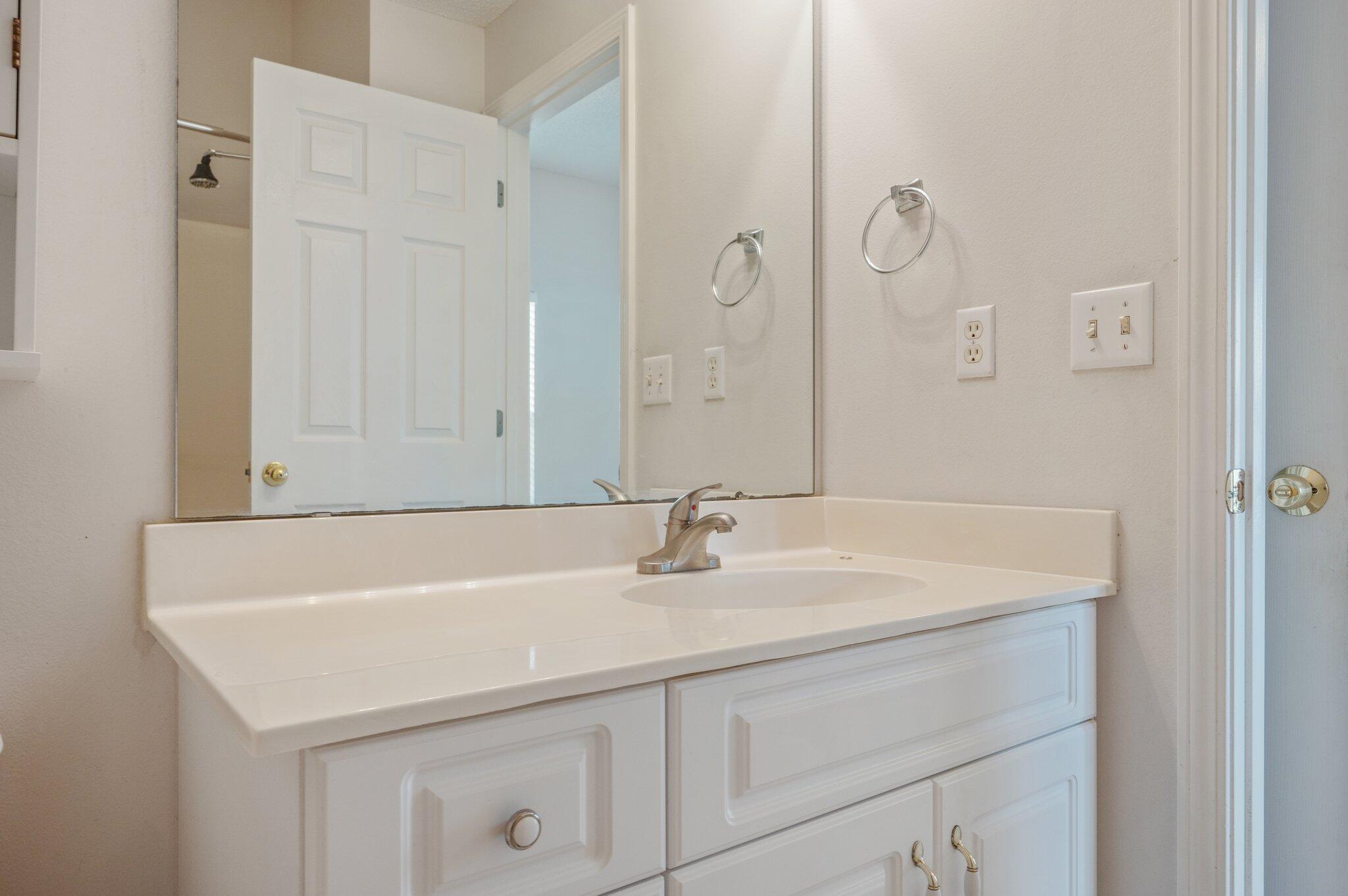 THE OAKS AT NICEVILLE - Residential Lease