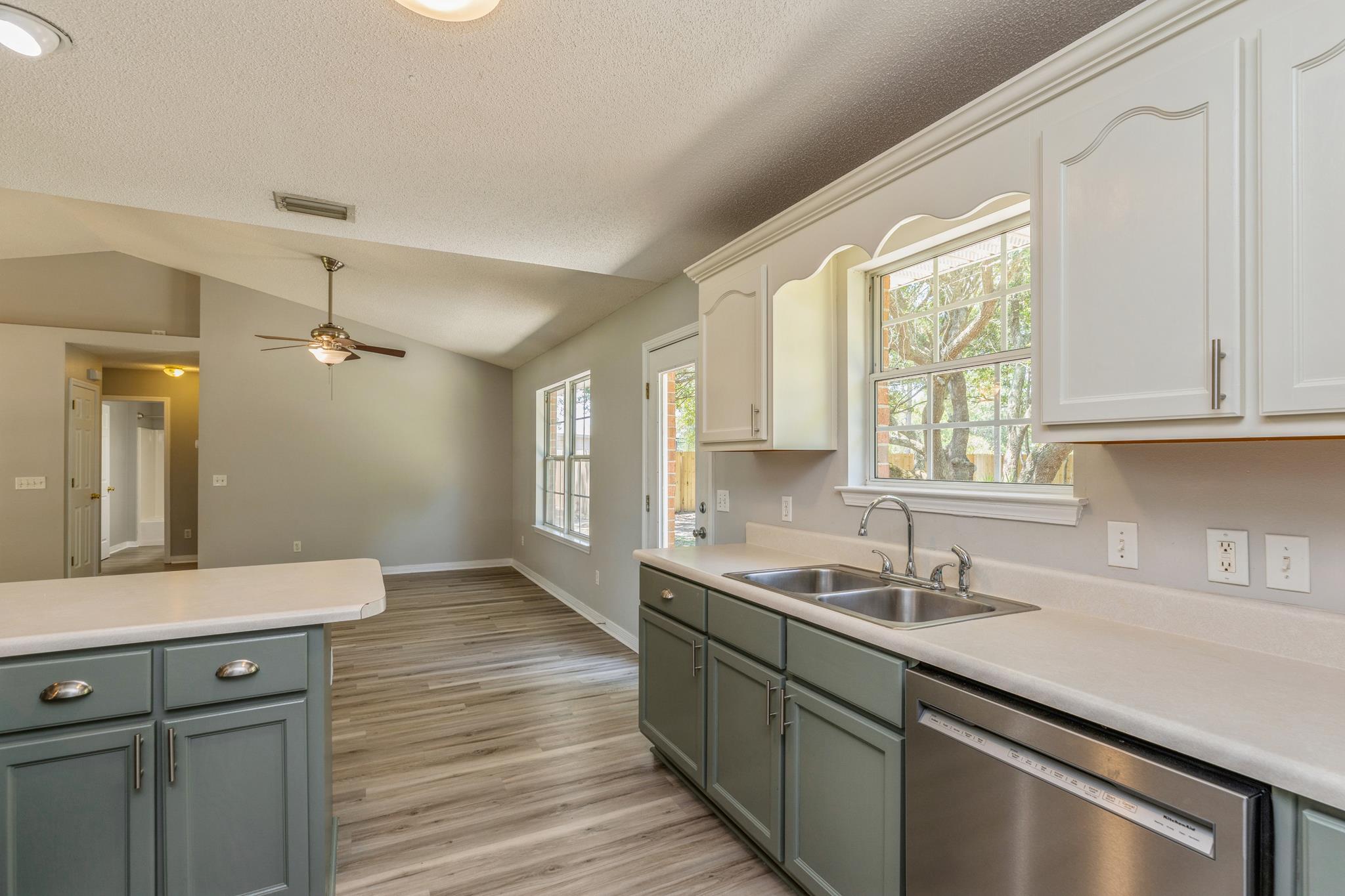 HOLLEY BY THE SEA - Residential