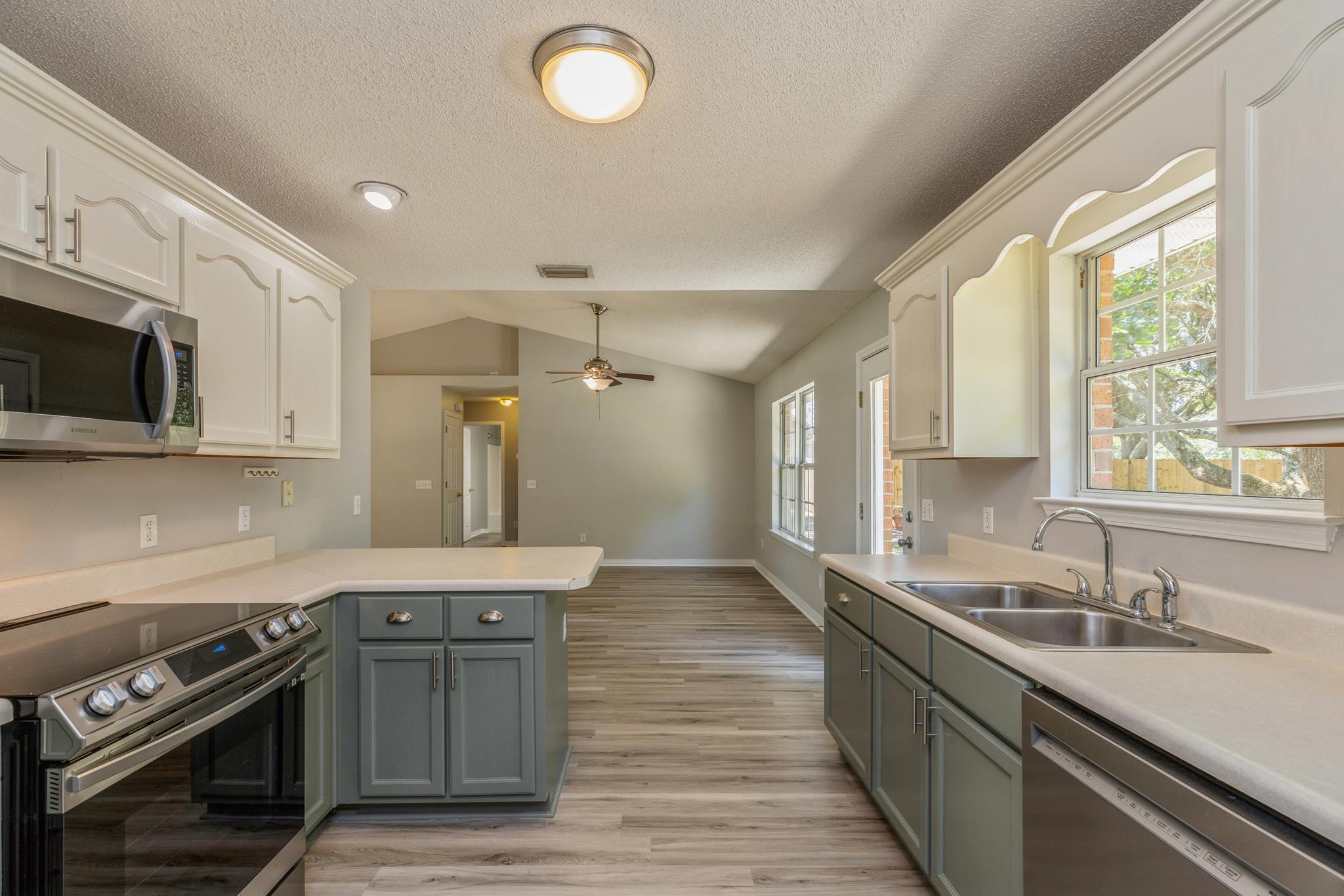 HOLLEY BY THE SEA - Residential