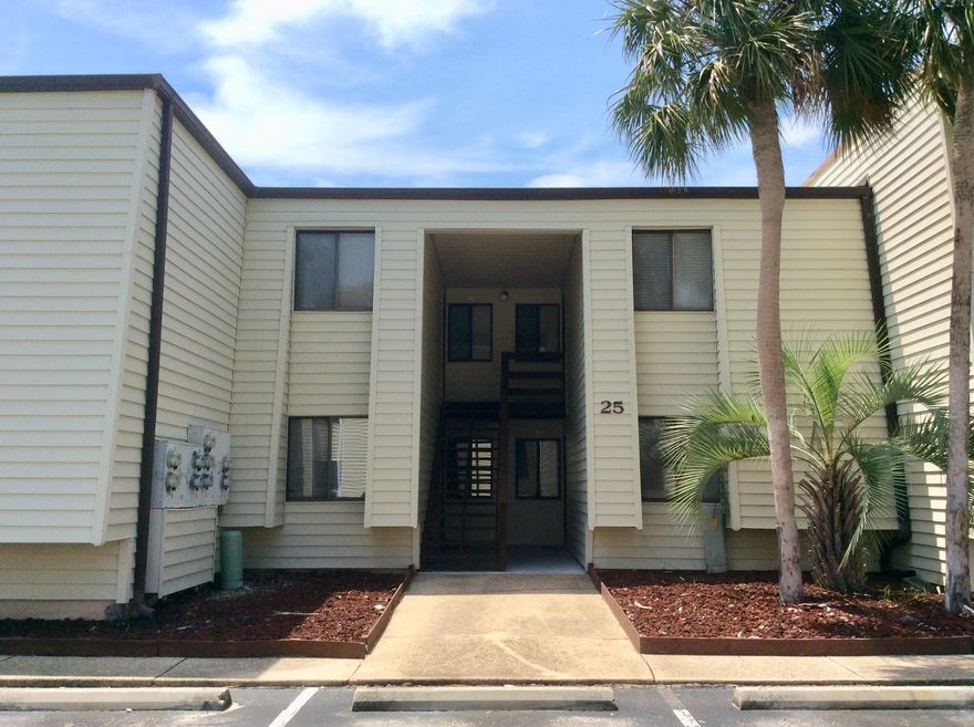 ONE bedroom GROUND floor unit in popular WATERFRONT complex. Good size bedroom with two closets and shelving. The grounds are well maintained with plenty of green space. a fabulous pool on the water side of the complex and tennis. The complex is located on the inter-coastal waterway of Santa Rosa Sound and is centrally located to military facilities and restaurants. Fountainhead has a storage area for boats/trailers and also boat slips, all with a monthly fee depending on availability. No boat slip comes with this condo. Buyer to verify all measurements. Seller prefers to sell 'as is'