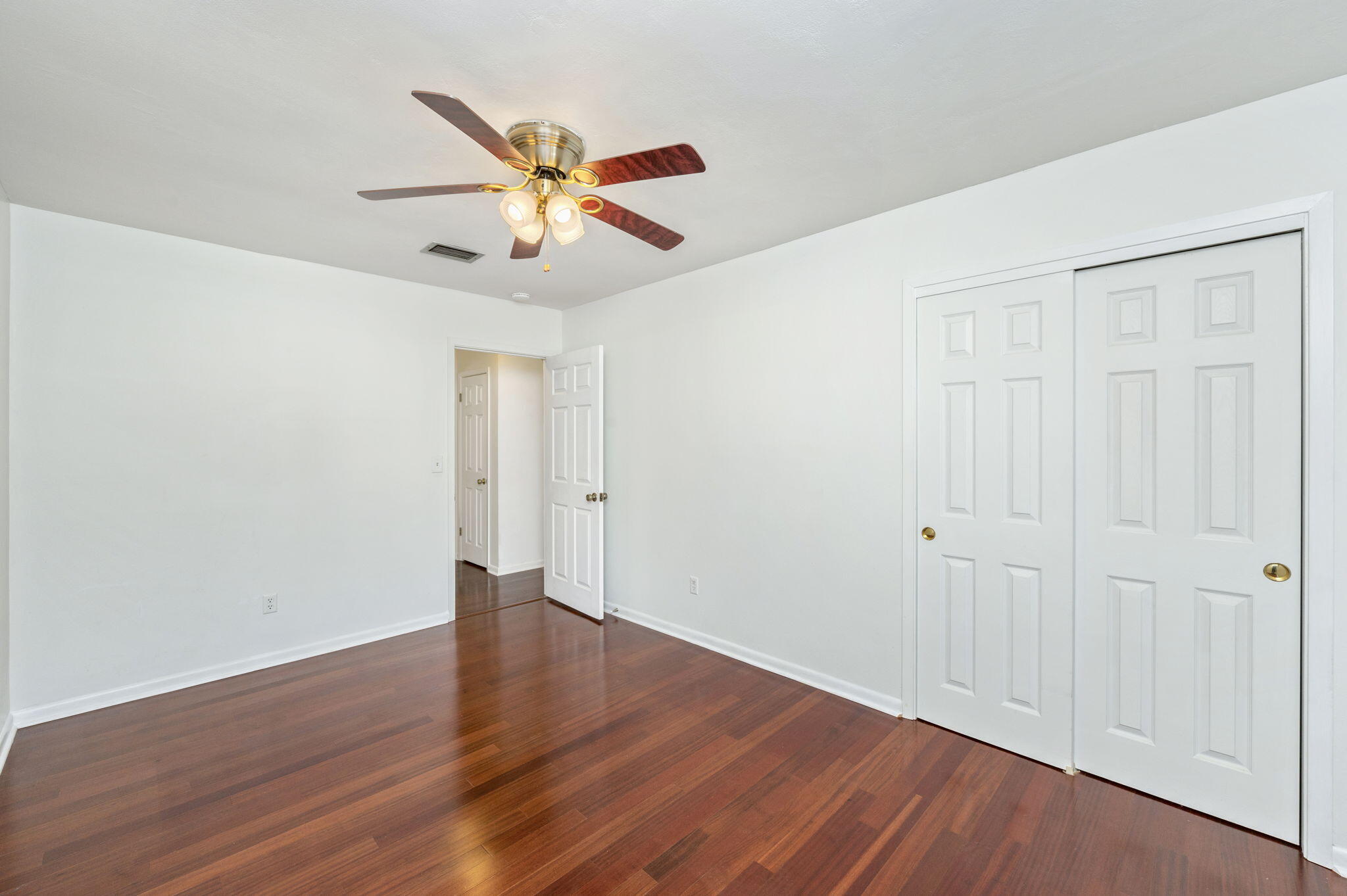 COUNTRY CLUB ESTATES - Residential