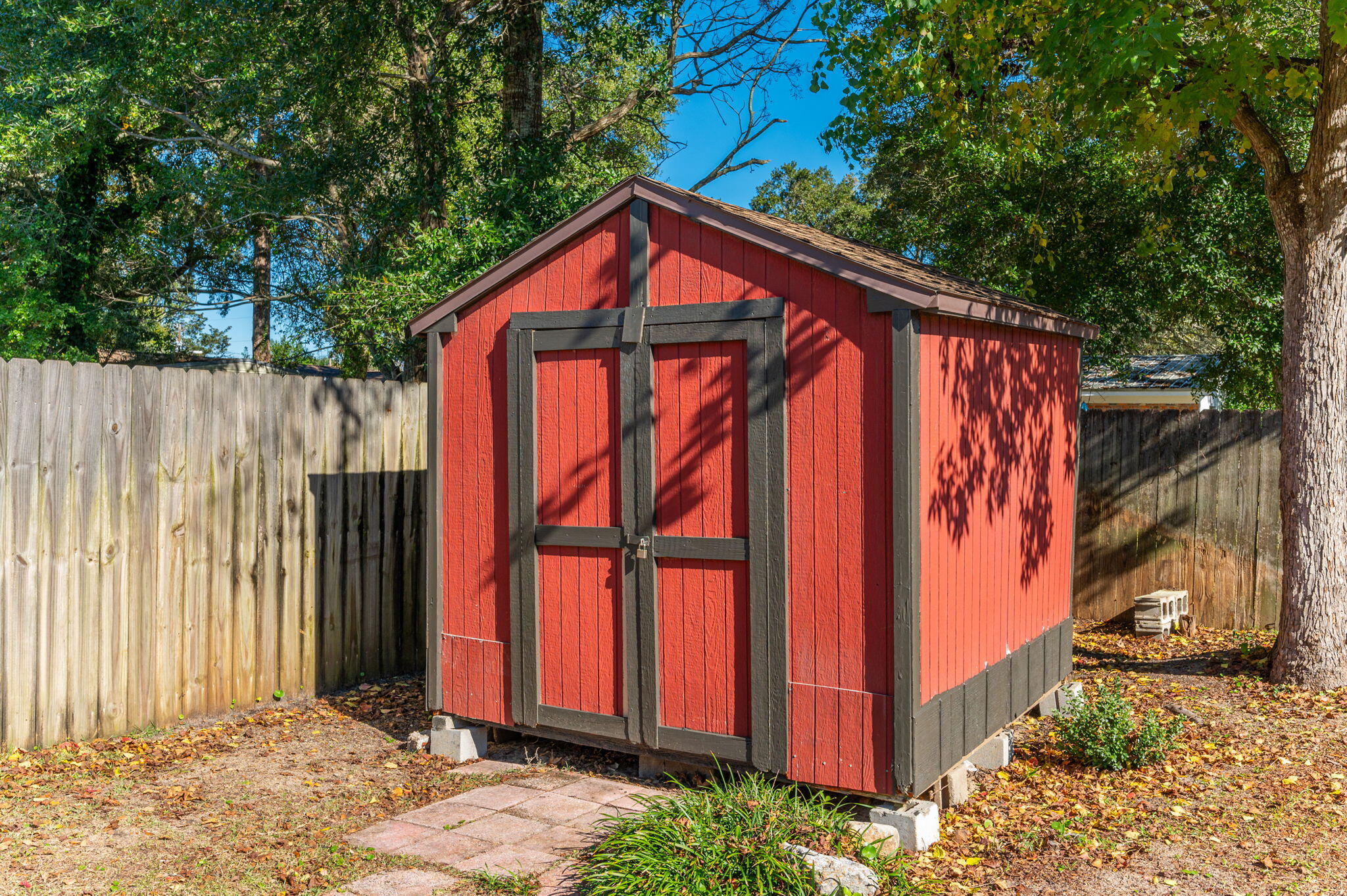 COUNTRY CLUB ESTATES - Residential
