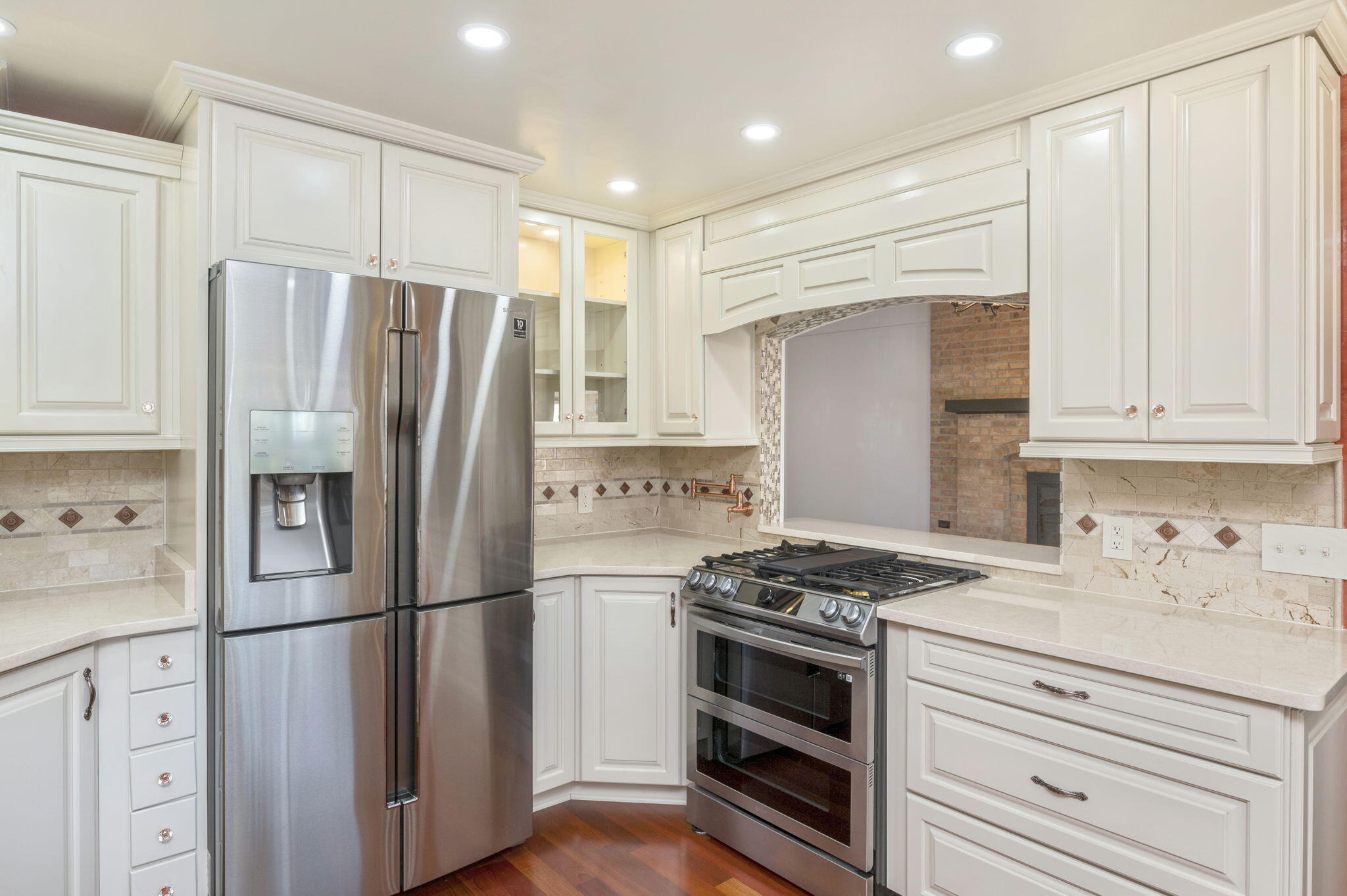 COUNTRY CLUB ESTATES - Residential