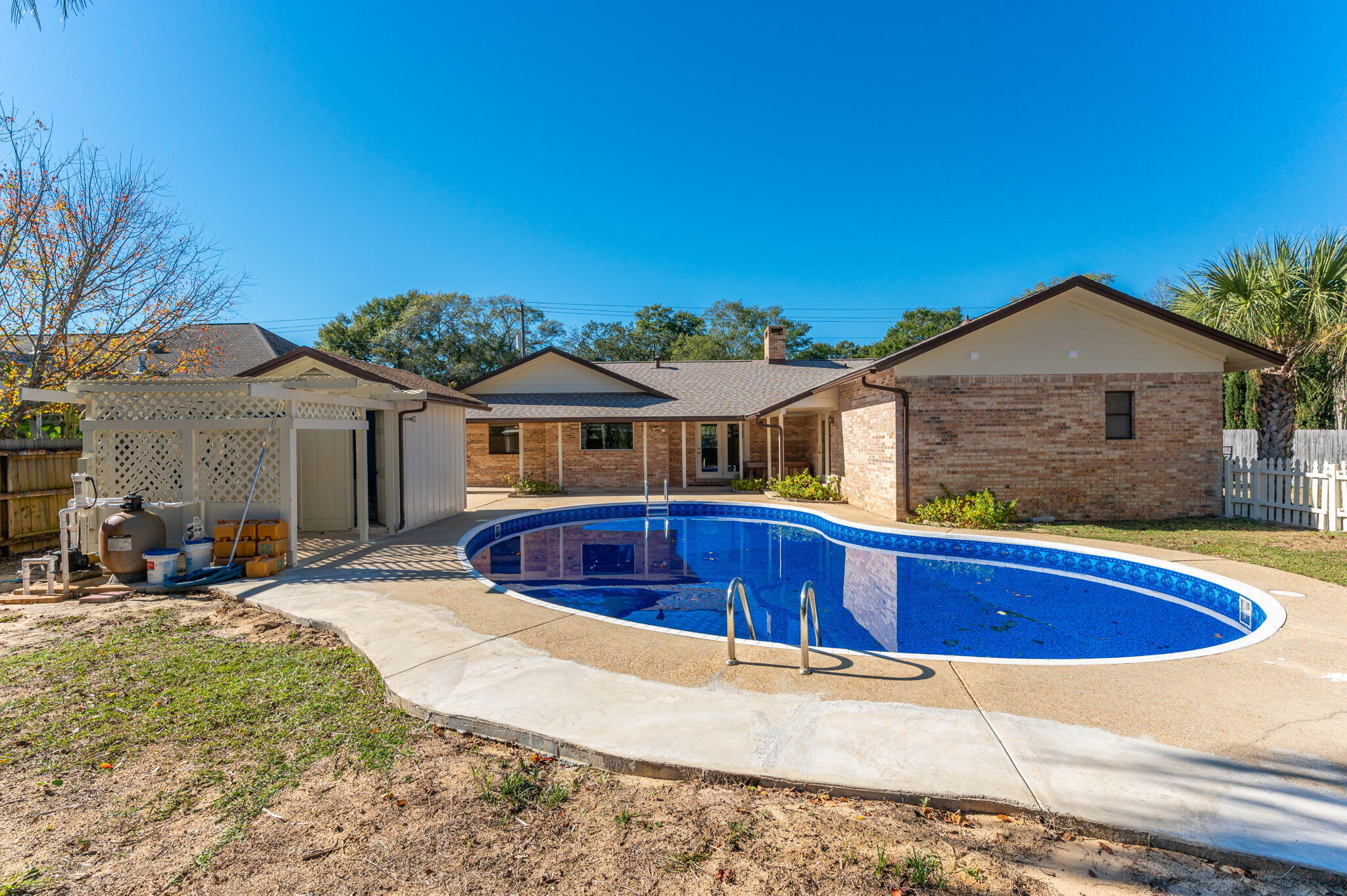 COUNTRY CLUB ESTATES - Residential