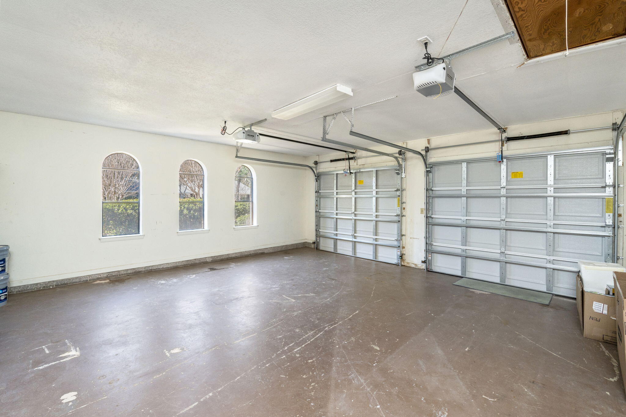 COUNTRY CLUB ESTATES - Residential