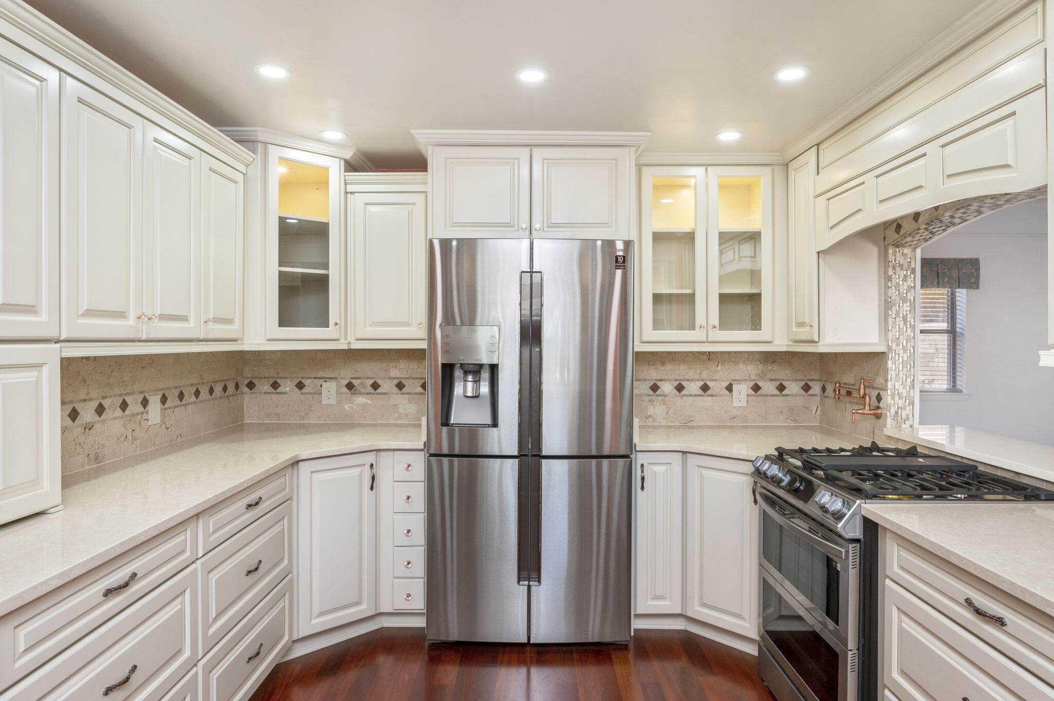 COUNTRY CLUB ESTATES - Residential
