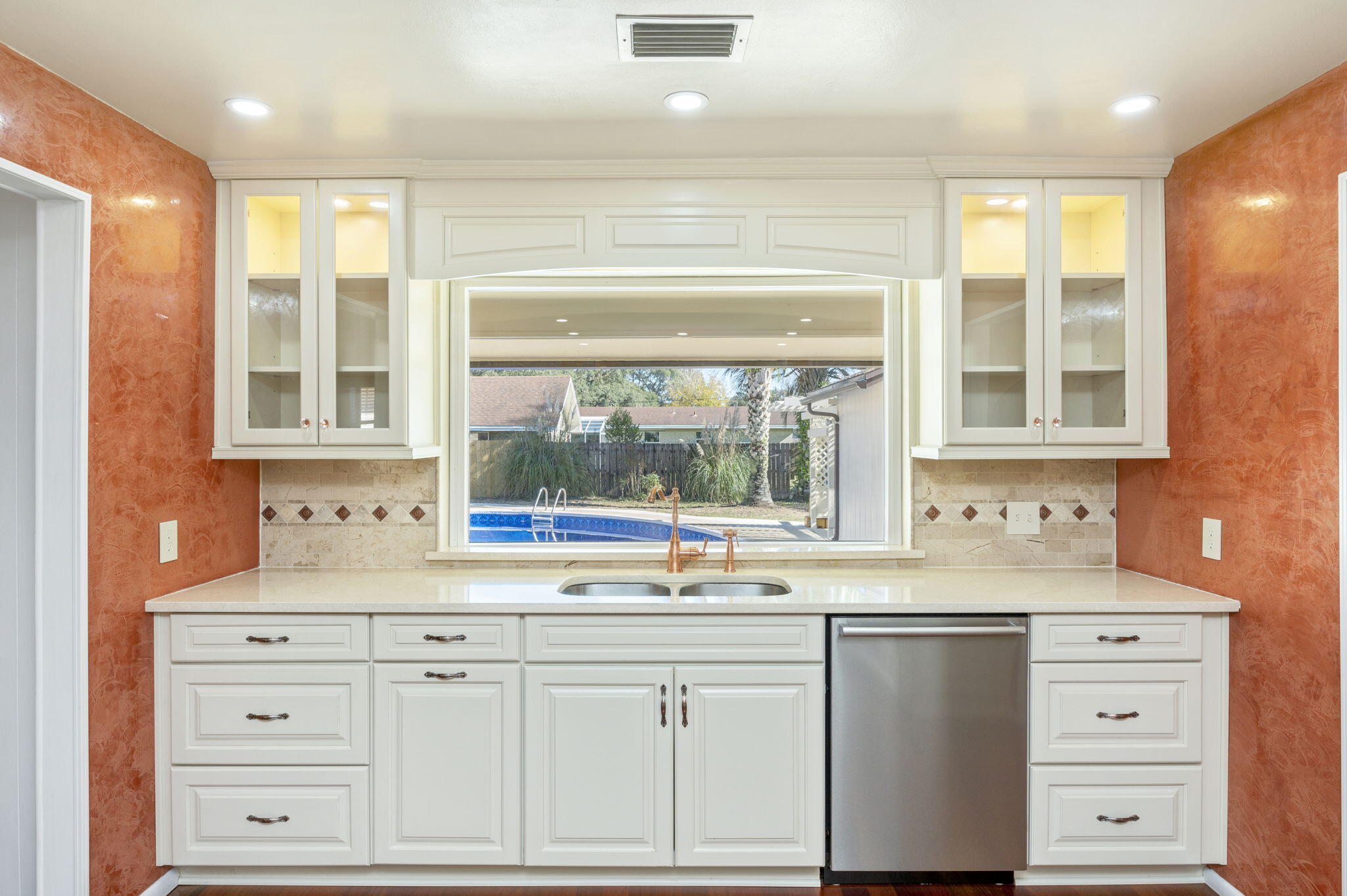 COUNTRY CLUB ESTATES - Residential