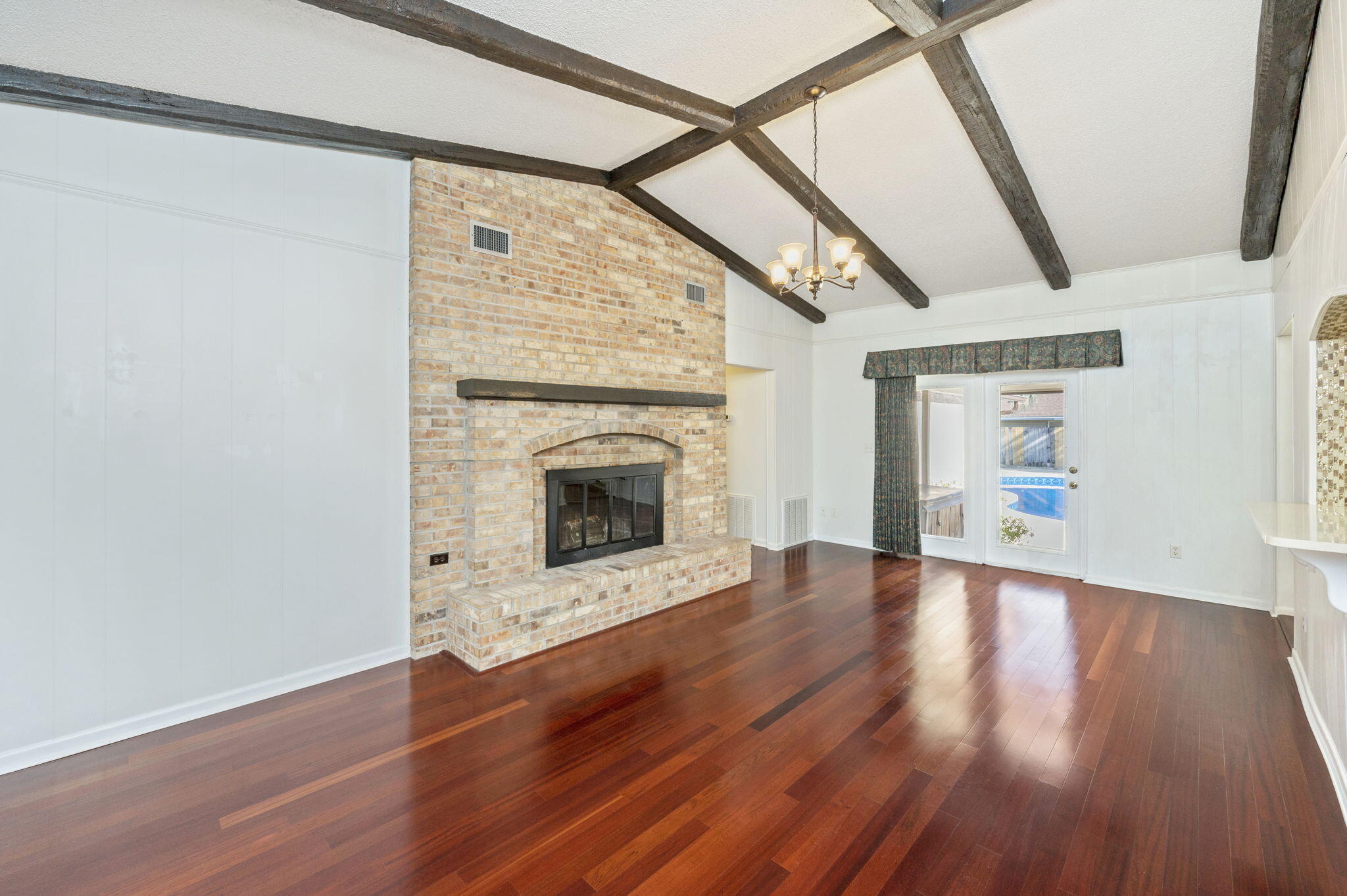 COUNTRY CLUB ESTATES - Residential