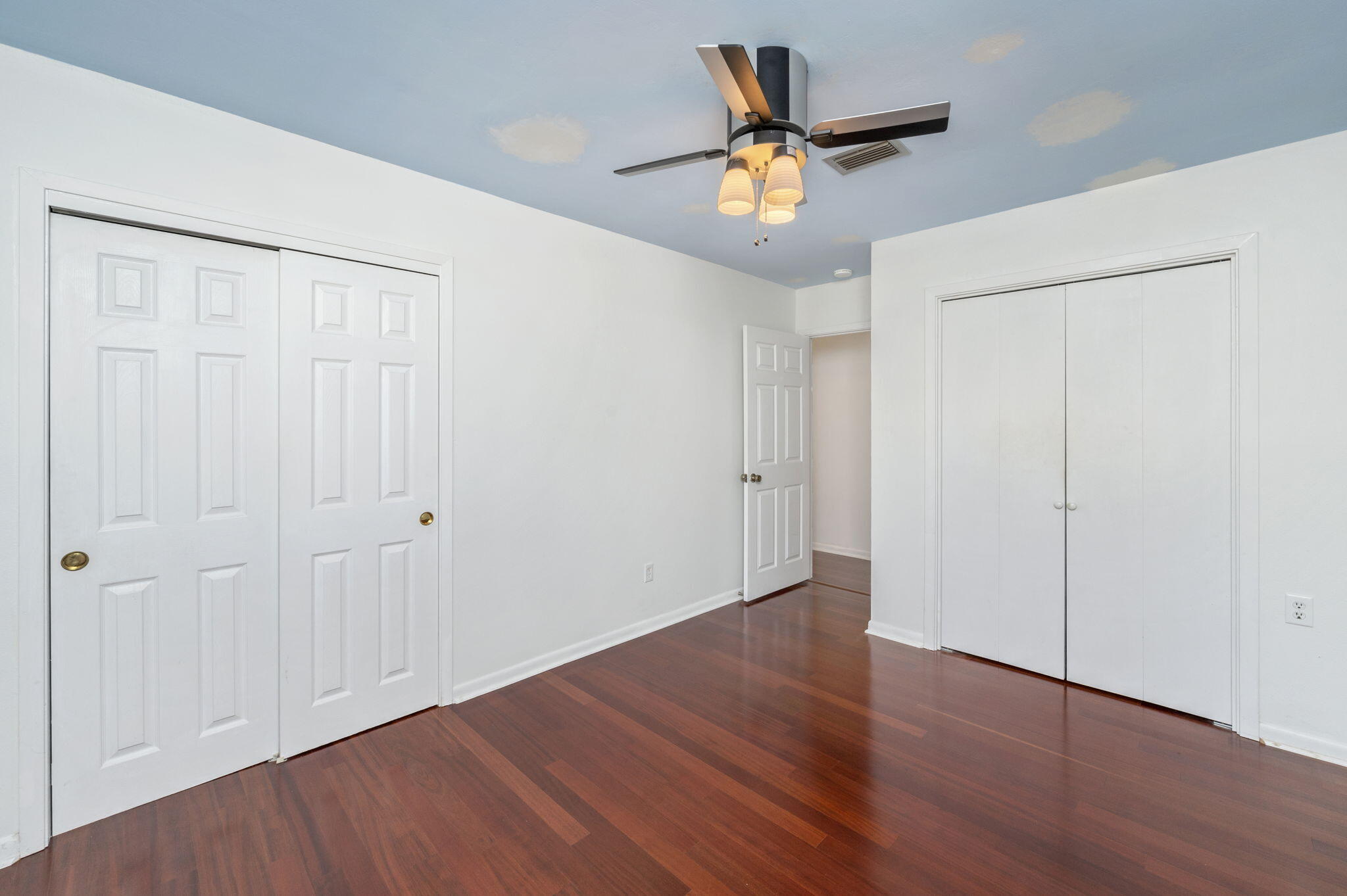 COUNTRY CLUB ESTATES - Residential