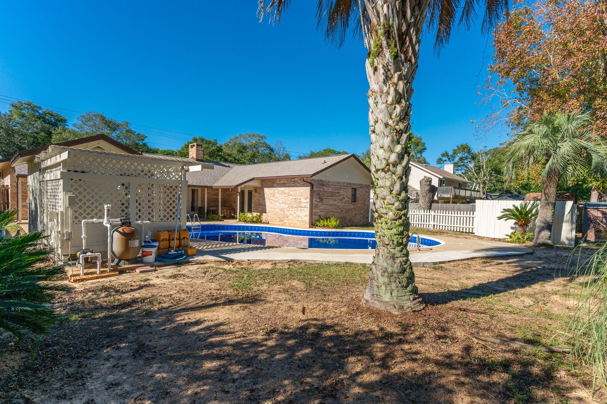 COUNTRY CLUB ESTATES - Residential