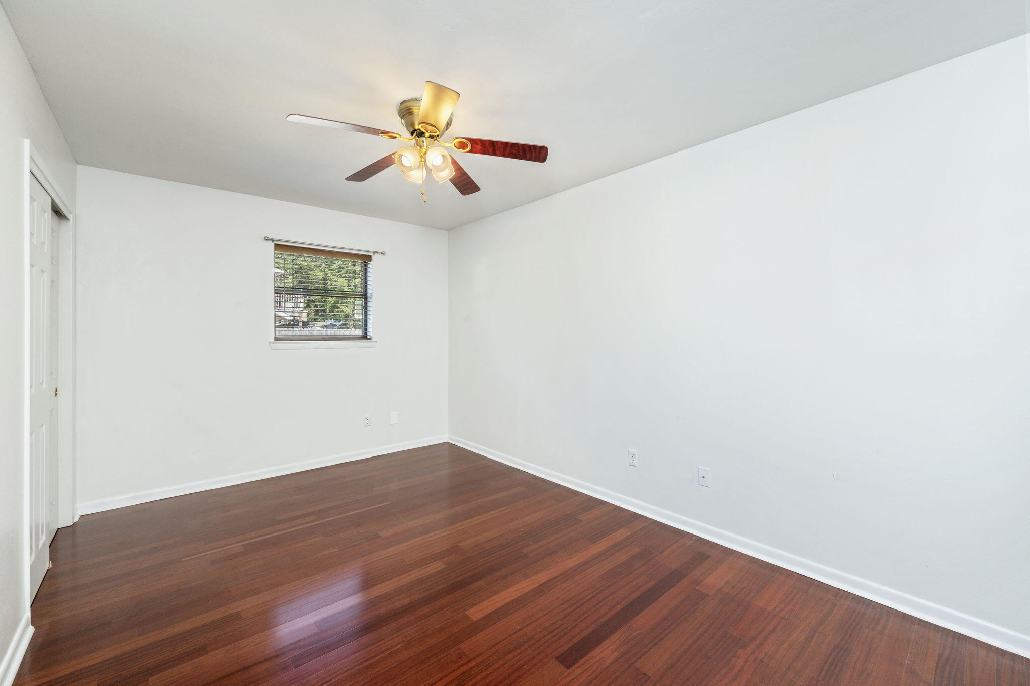 COUNTRY CLUB ESTATES - Residential