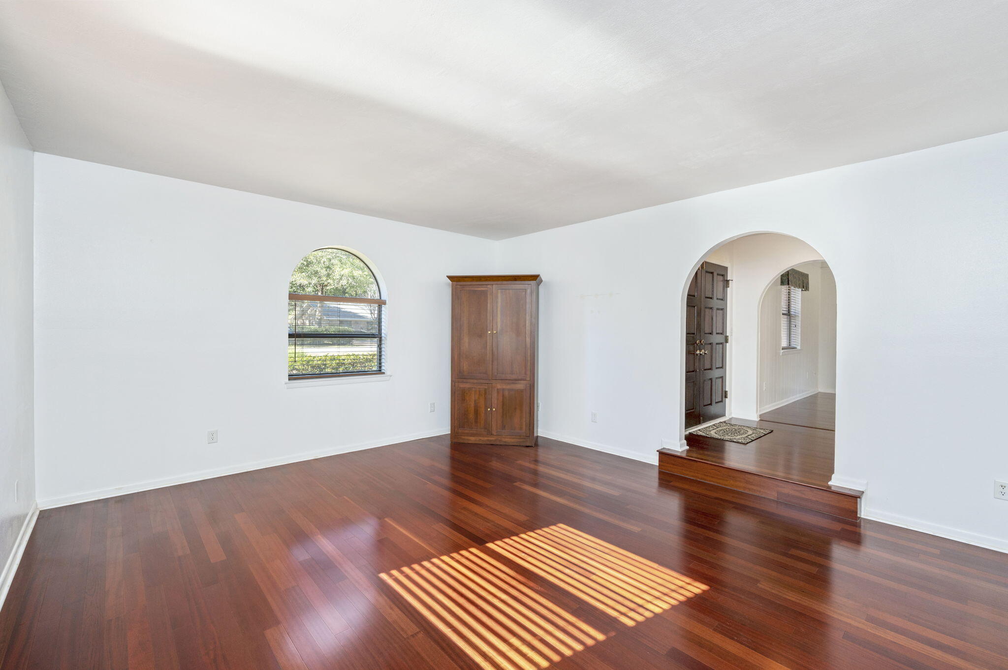 COUNTRY CLUB ESTATES - Residential