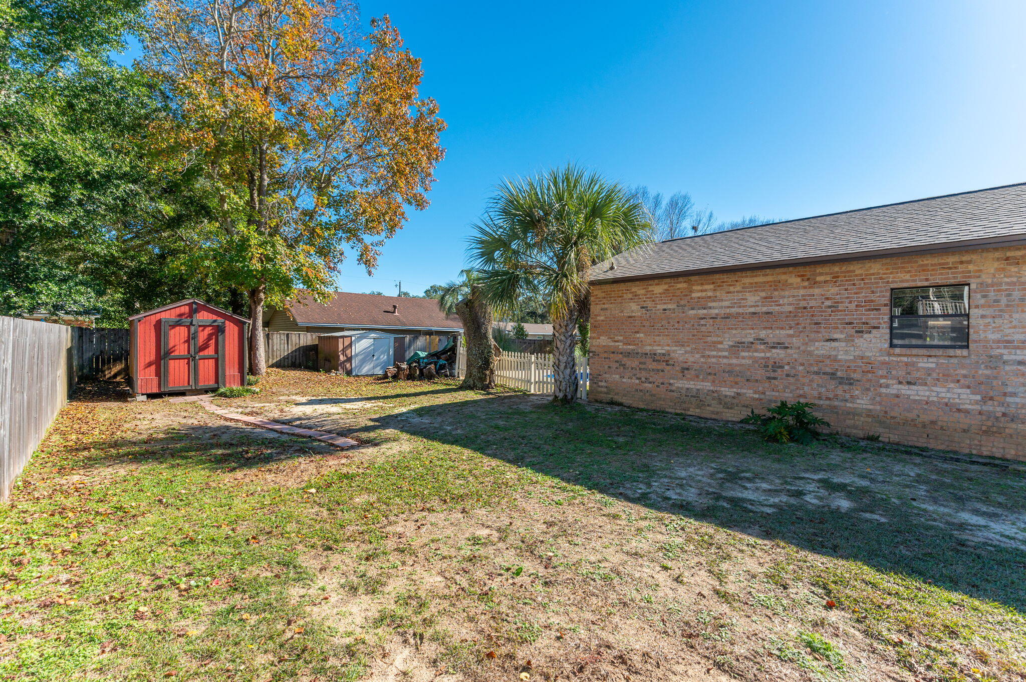 COUNTRY CLUB ESTATES - Residential