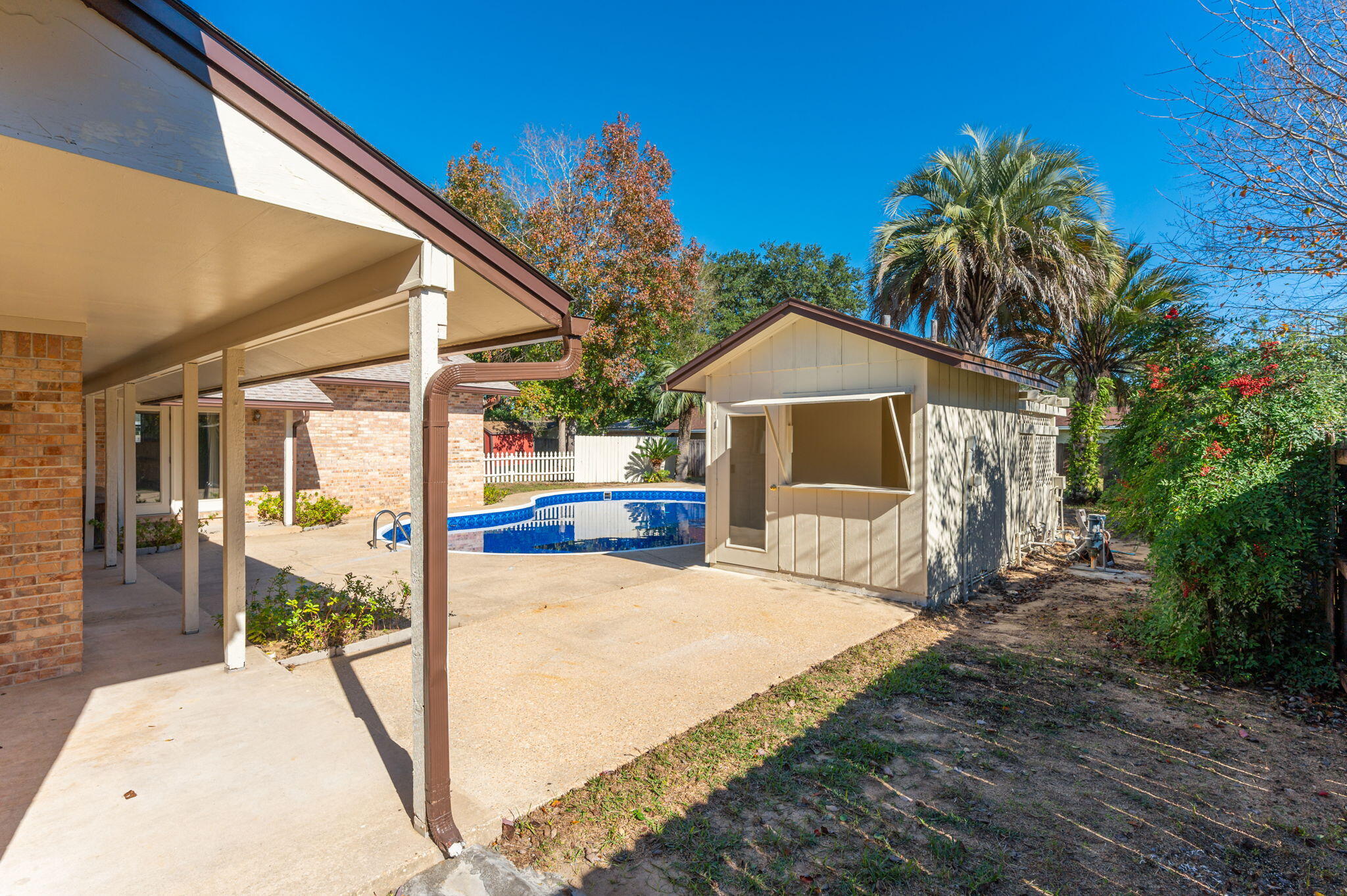 COUNTRY CLUB ESTATES - Residential
