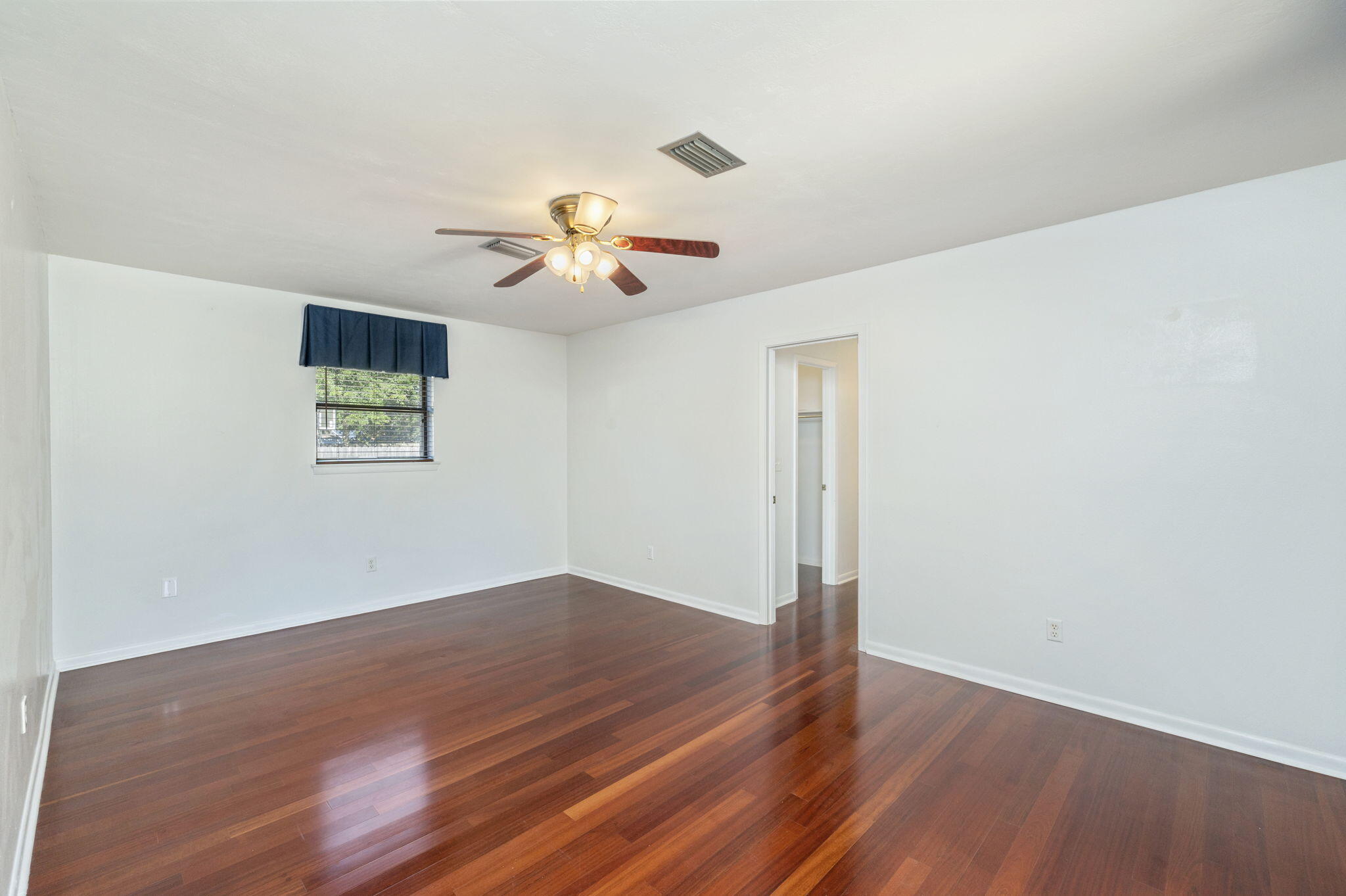 COUNTRY CLUB ESTATES - Residential