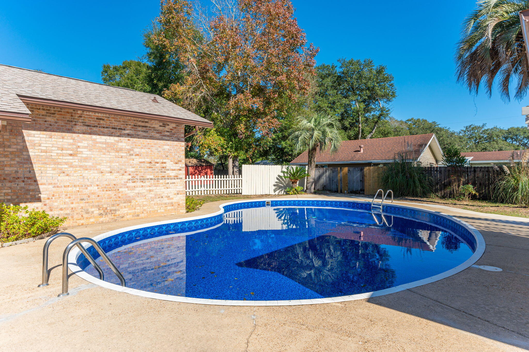 COUNTRY CLUB ESTATES - Residential