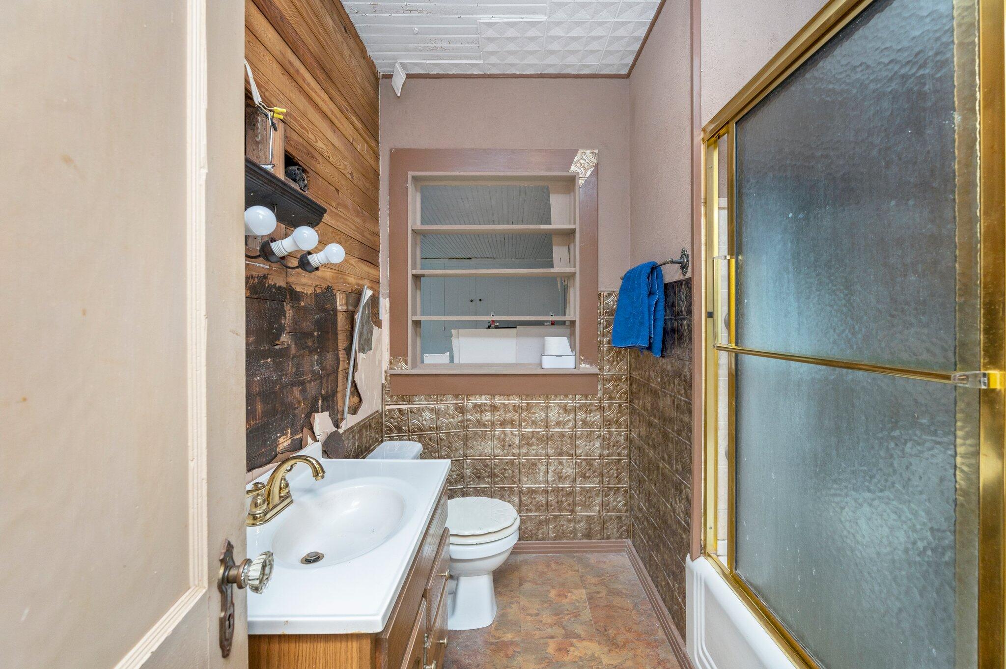 TOWN OF CRESTVIEW - Residential