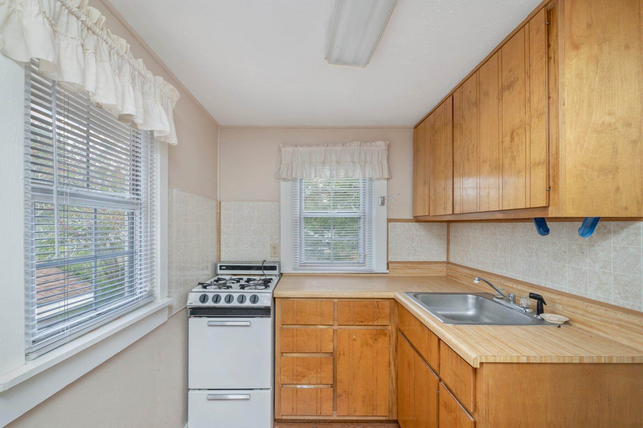 TOWN OF CRESTVIEW - Residential