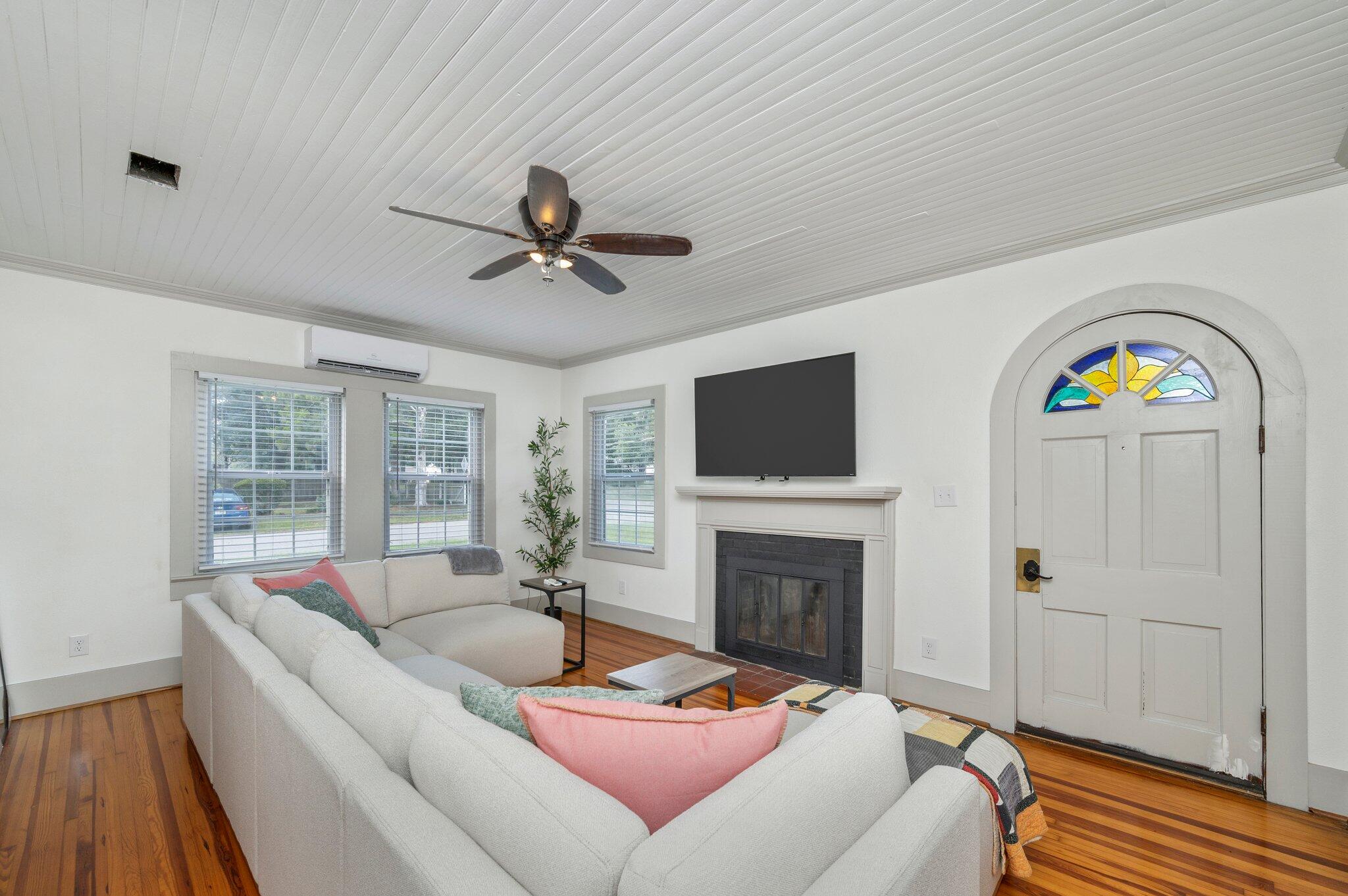 TOWN OF CRESTVIEW - Residential