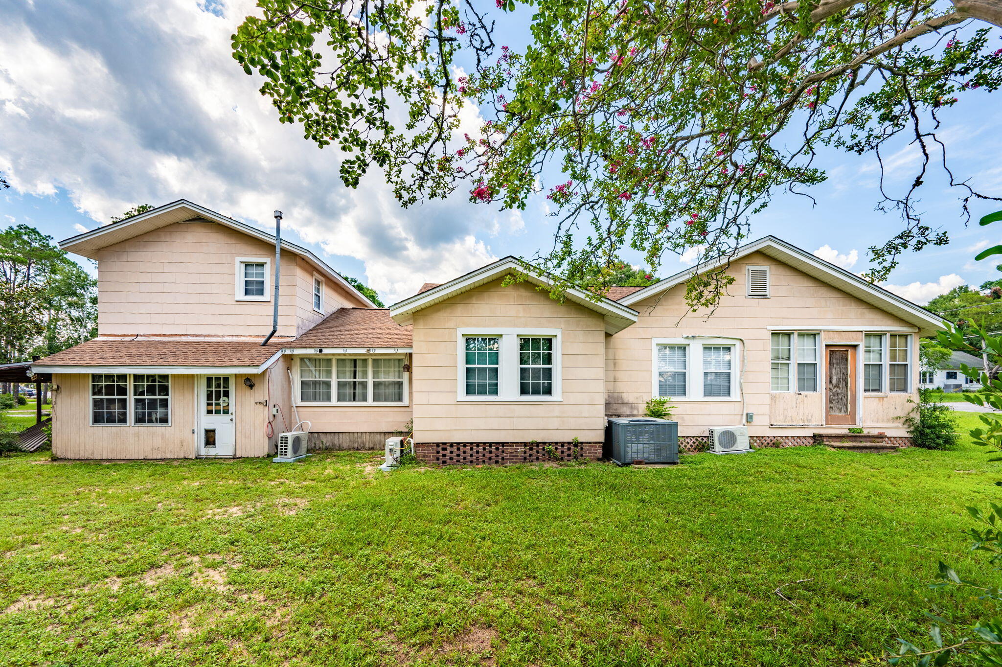 TOWN OF CRESTVIEW - Residential