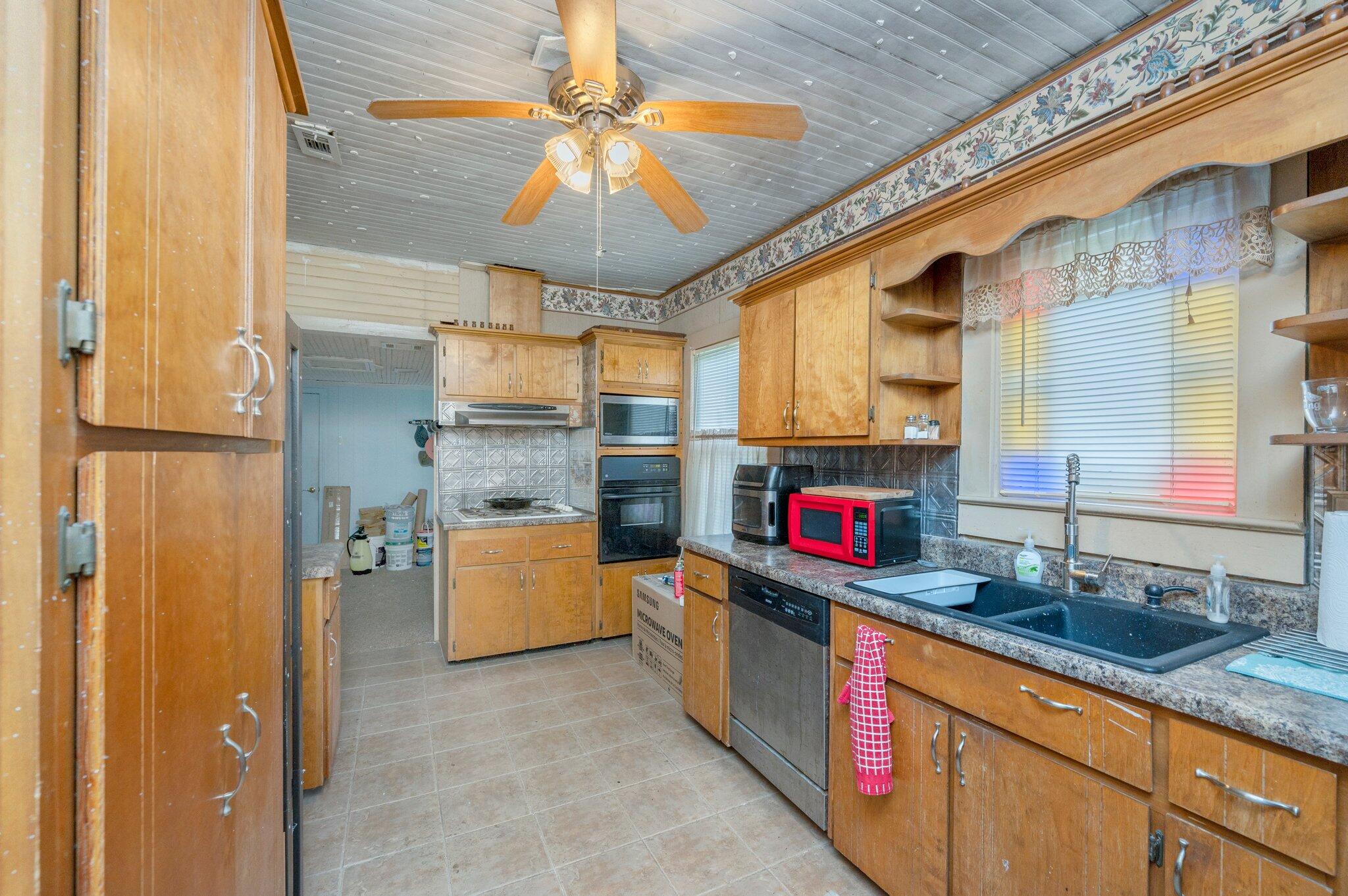 TOWN OF CRESTVIEW - Residential