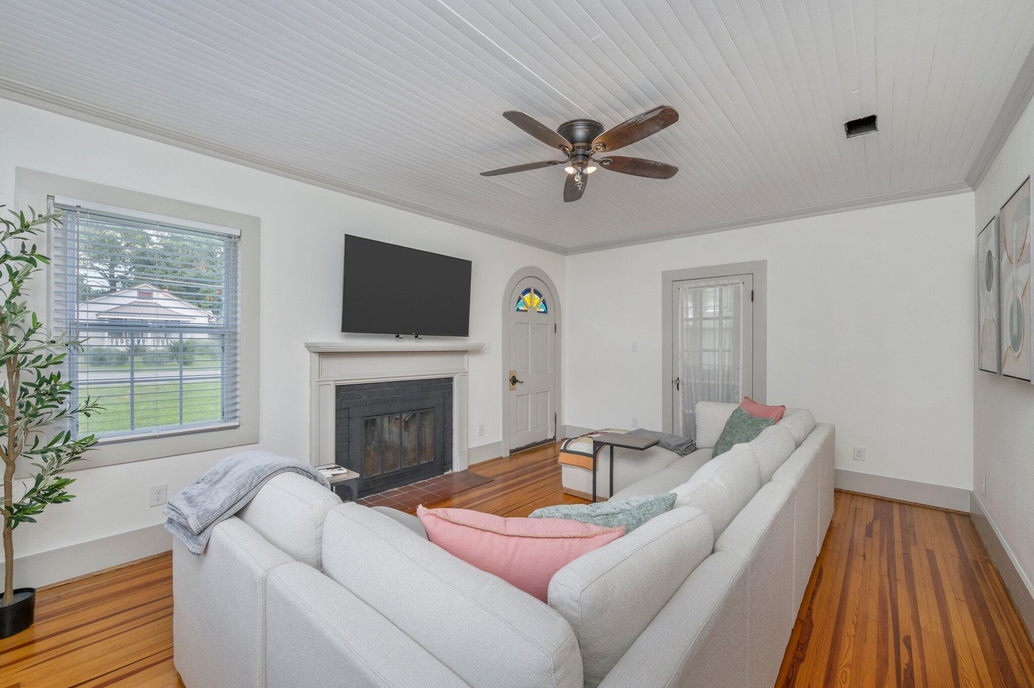 TOWN OF CRESTVIEW - Residential